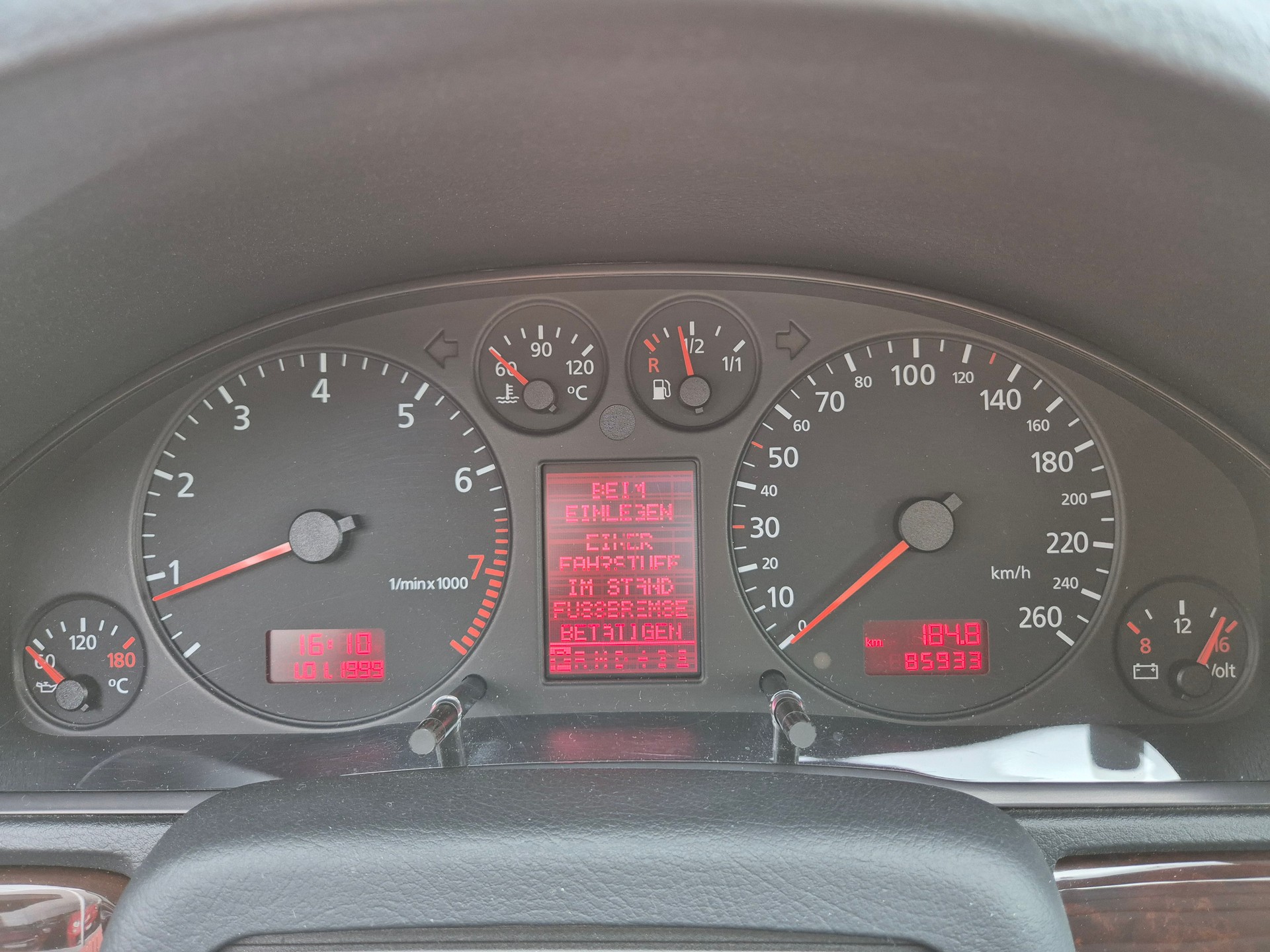 AUDI A4 2.8 quattro Advance-image-22