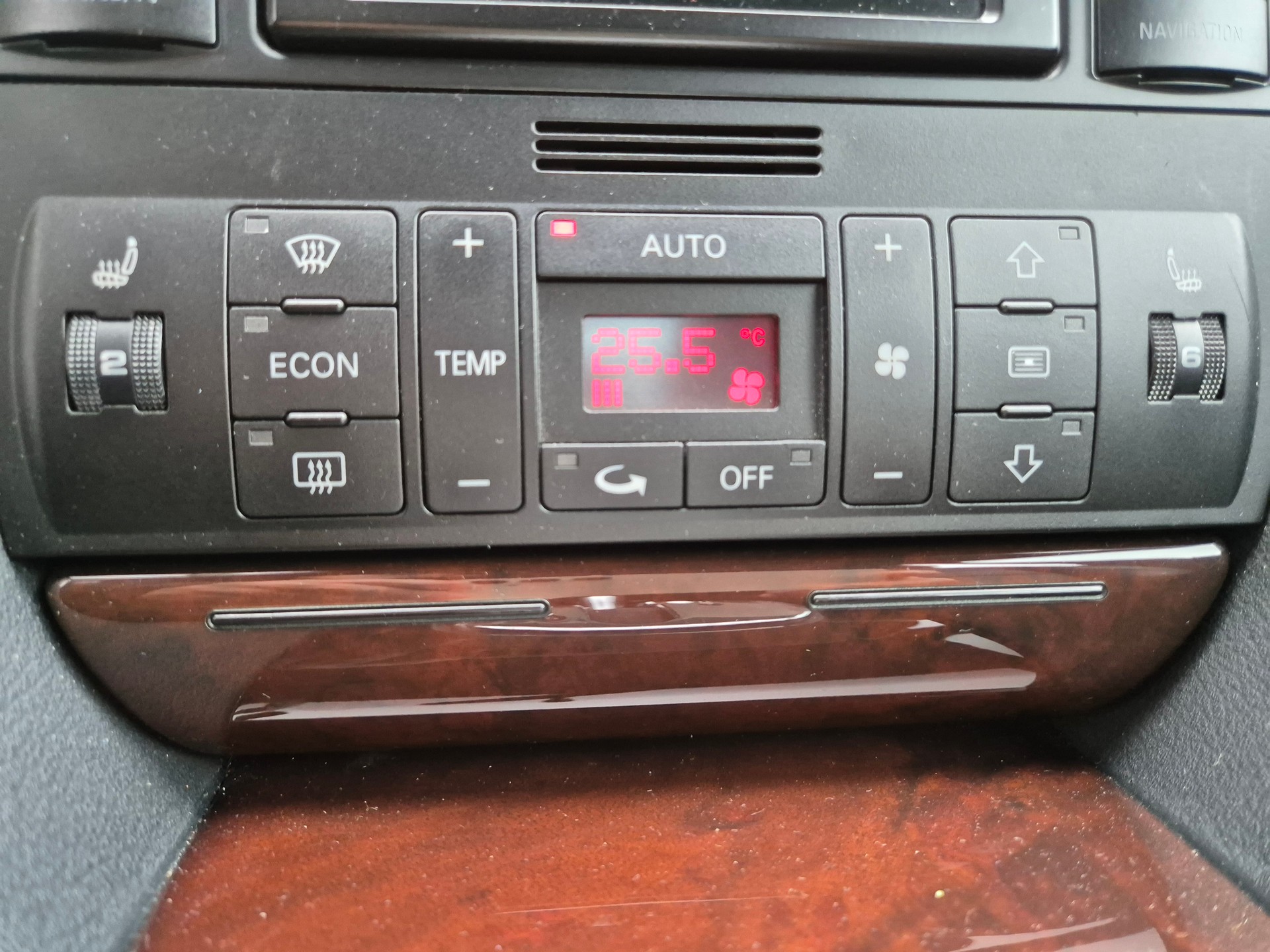 AUDI A4 2.8 quattro Advance-image-25