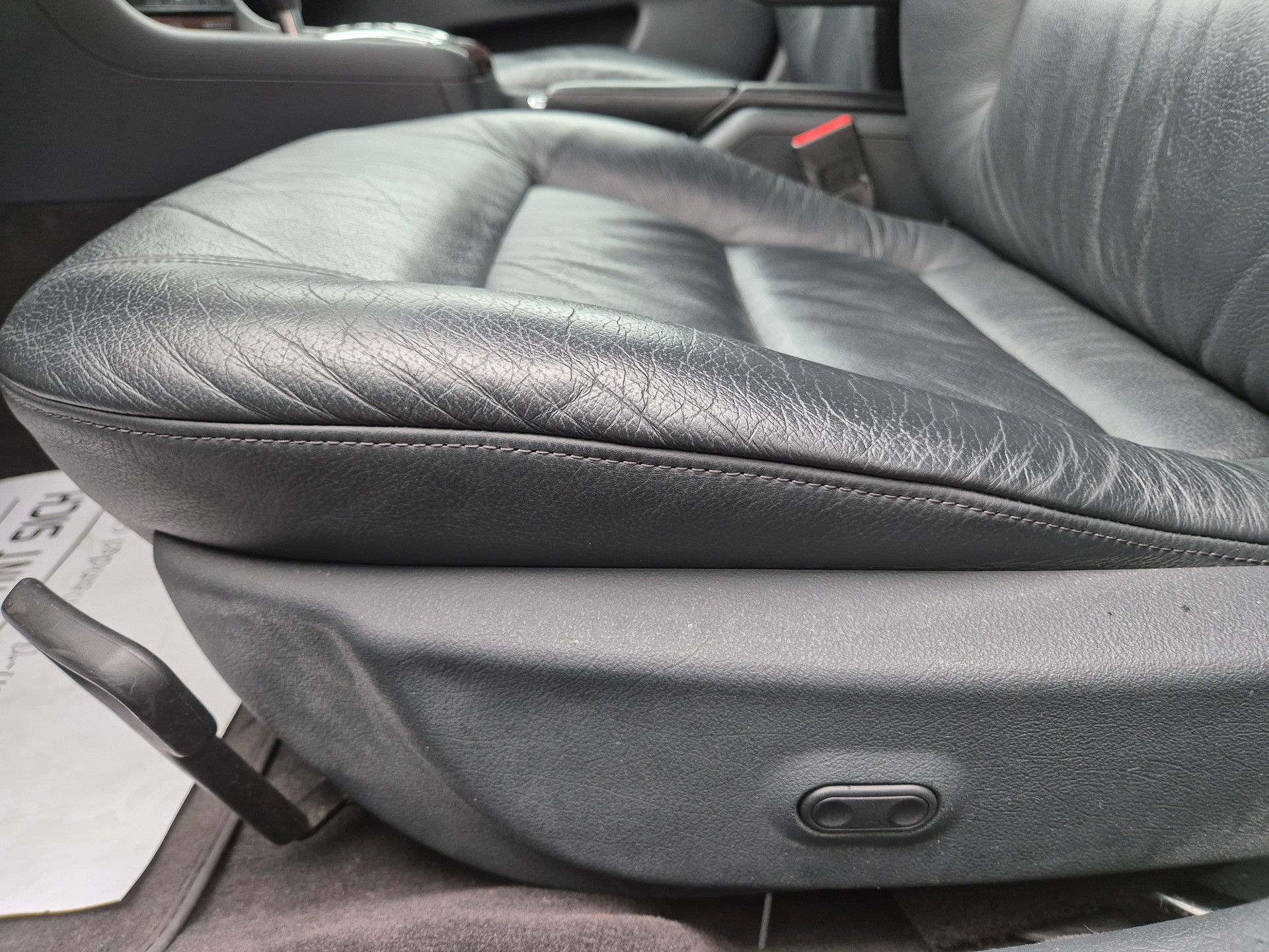 AUDI A4 2.8 quattro Advance-image-27