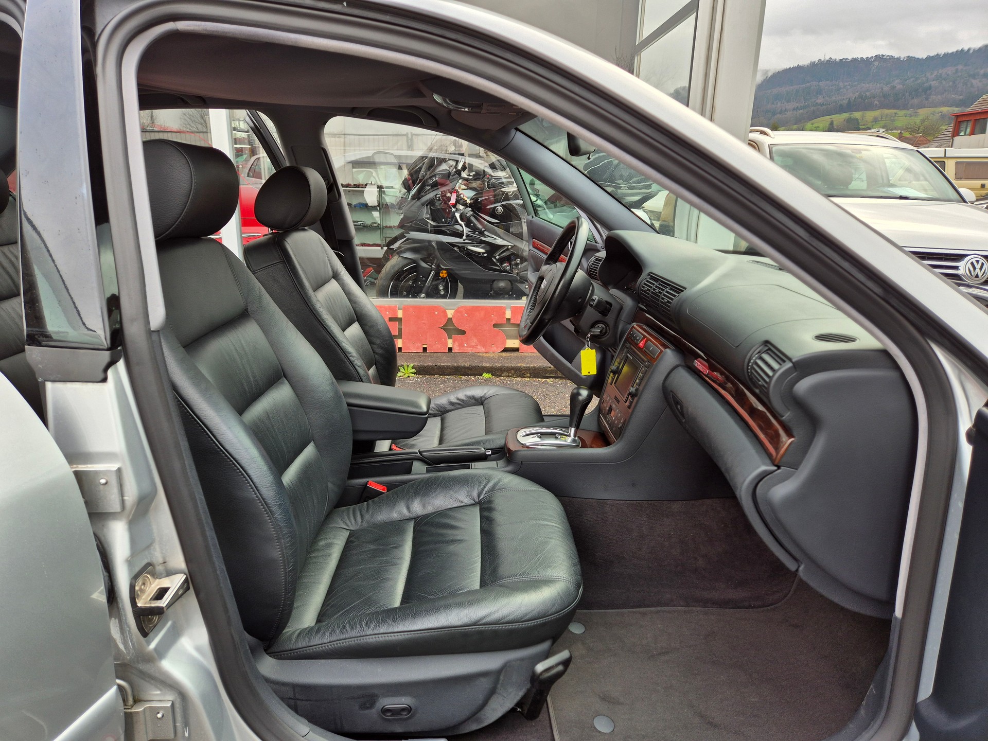 AUDI A4 2.8 quattro Advance-image-16