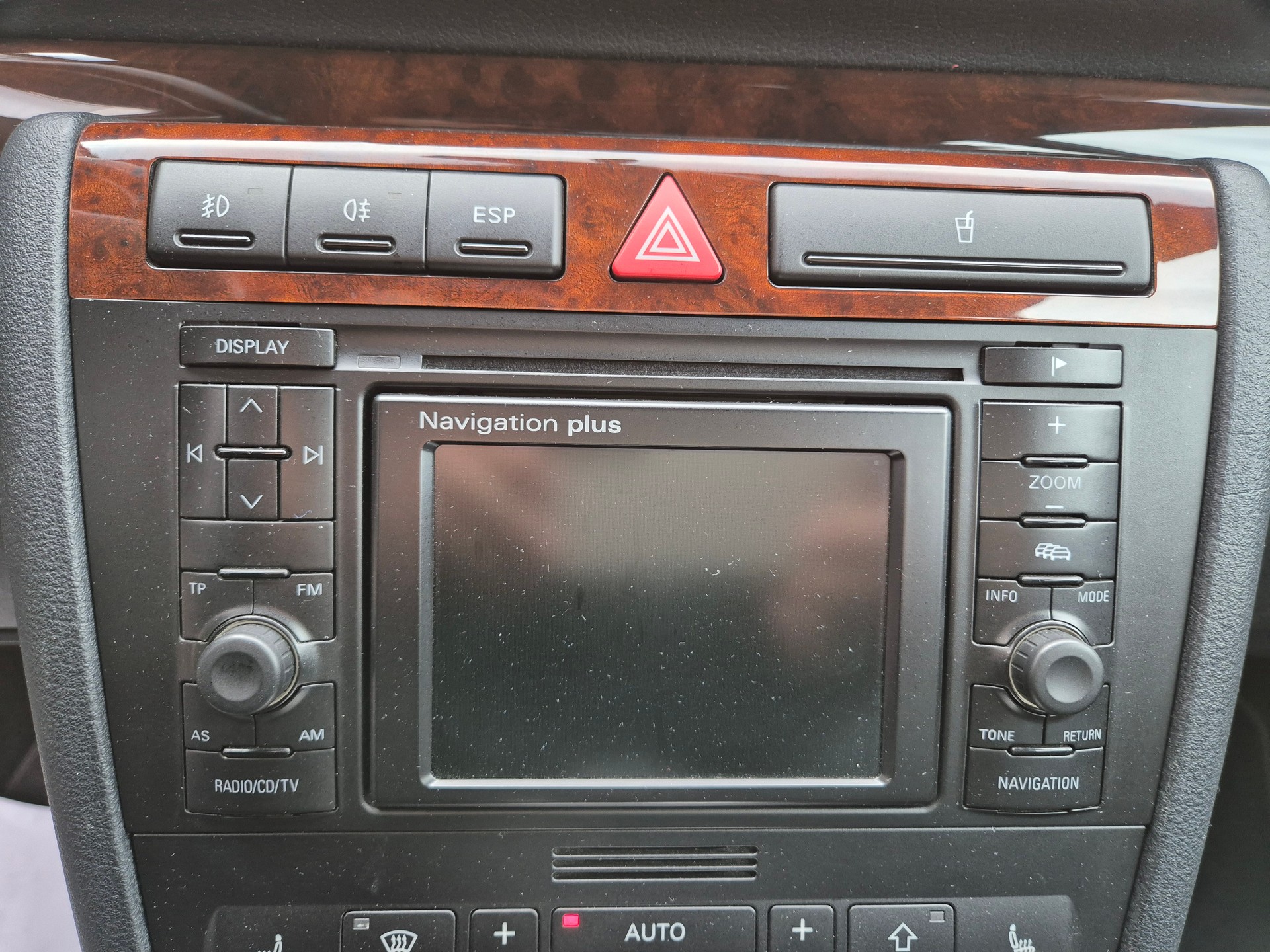 AUDI A4 2.8 quattro Advance-image-24