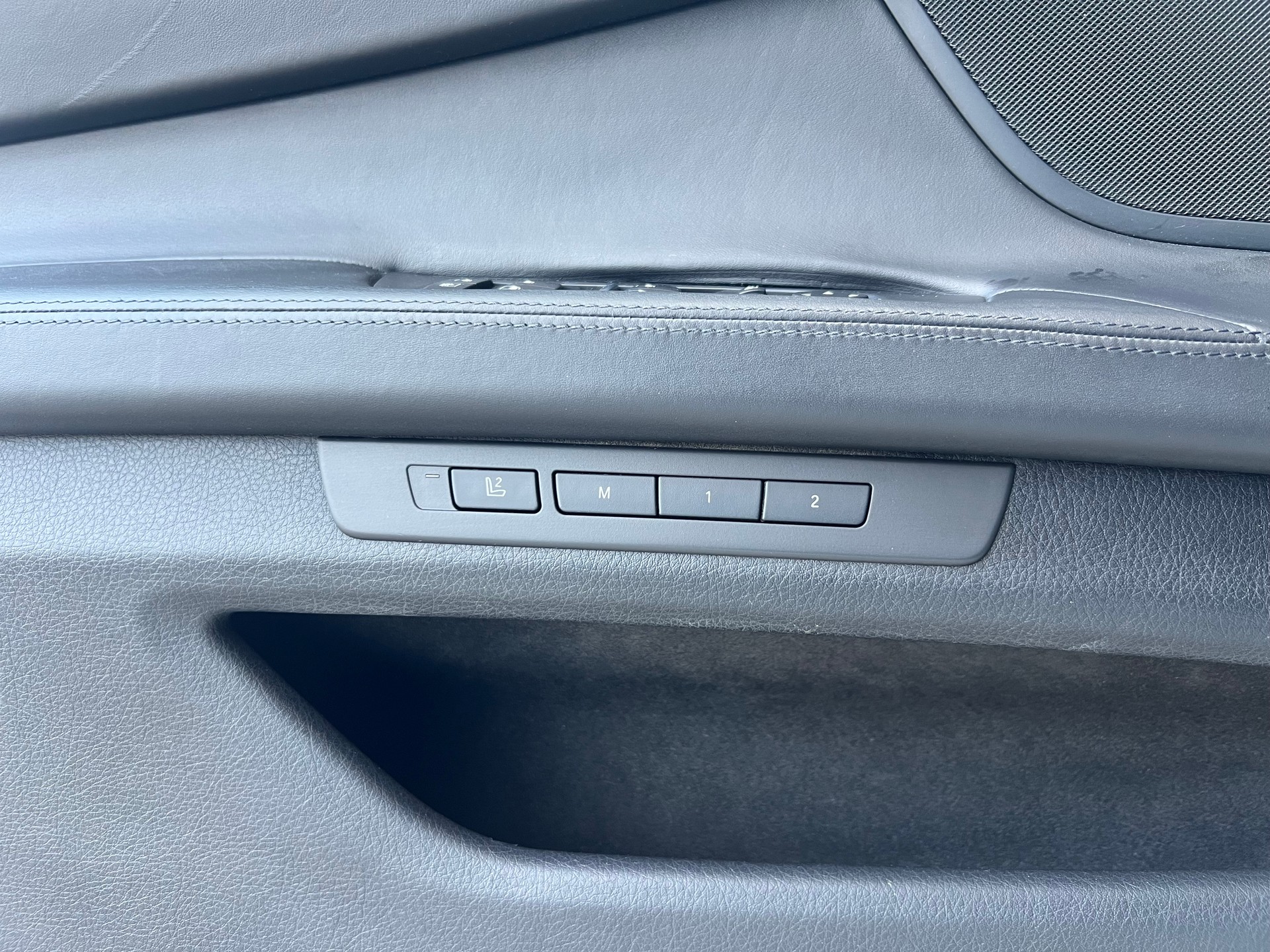 BMW 740d xDrive-image-22