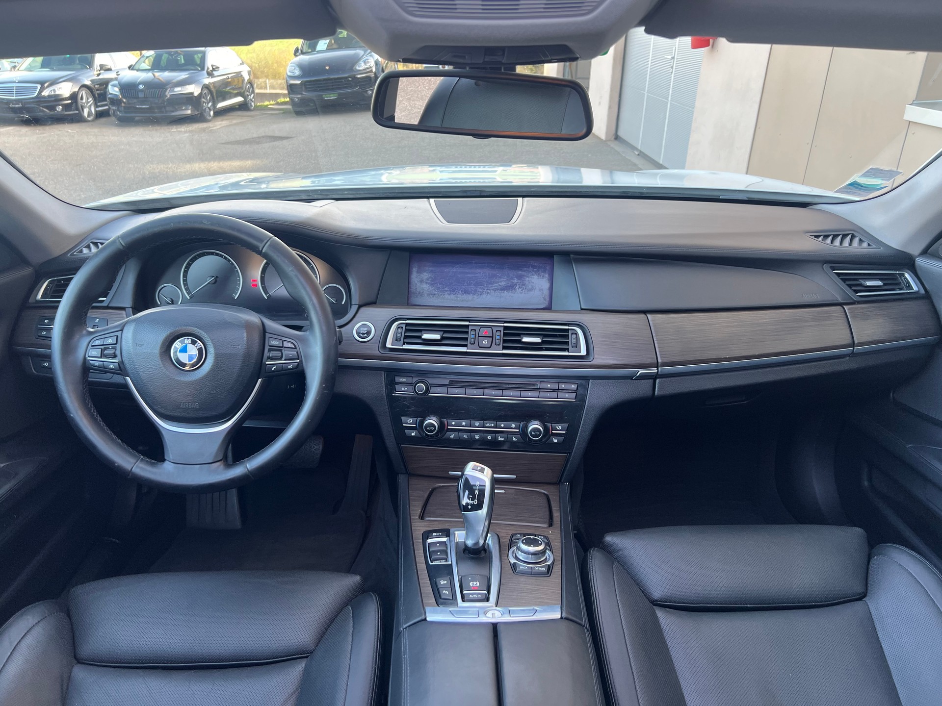 BMW 740d xDrive-image-13
