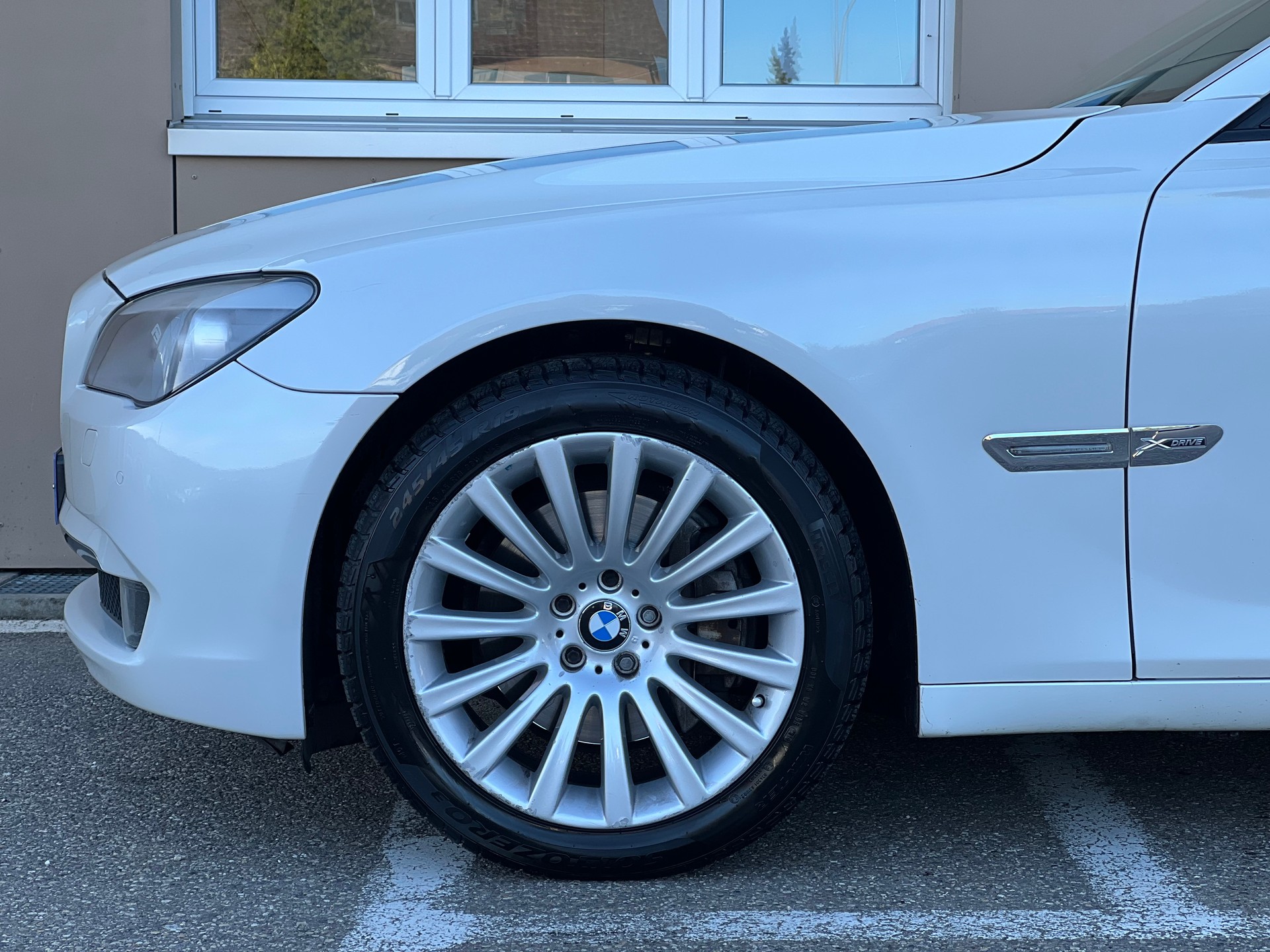 BMW 740d xDrive-image-8