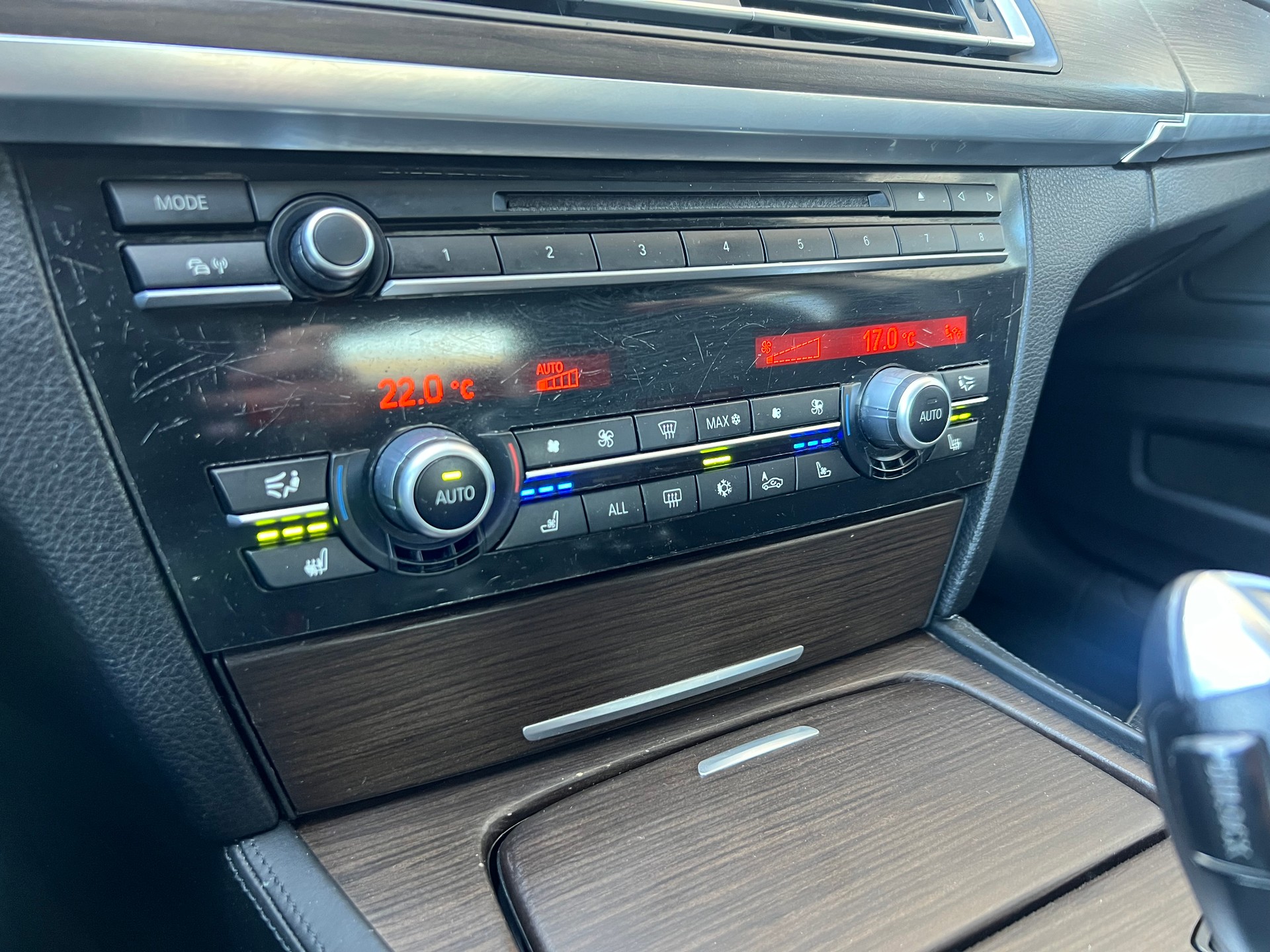 BMW 740d xDrive-image-15