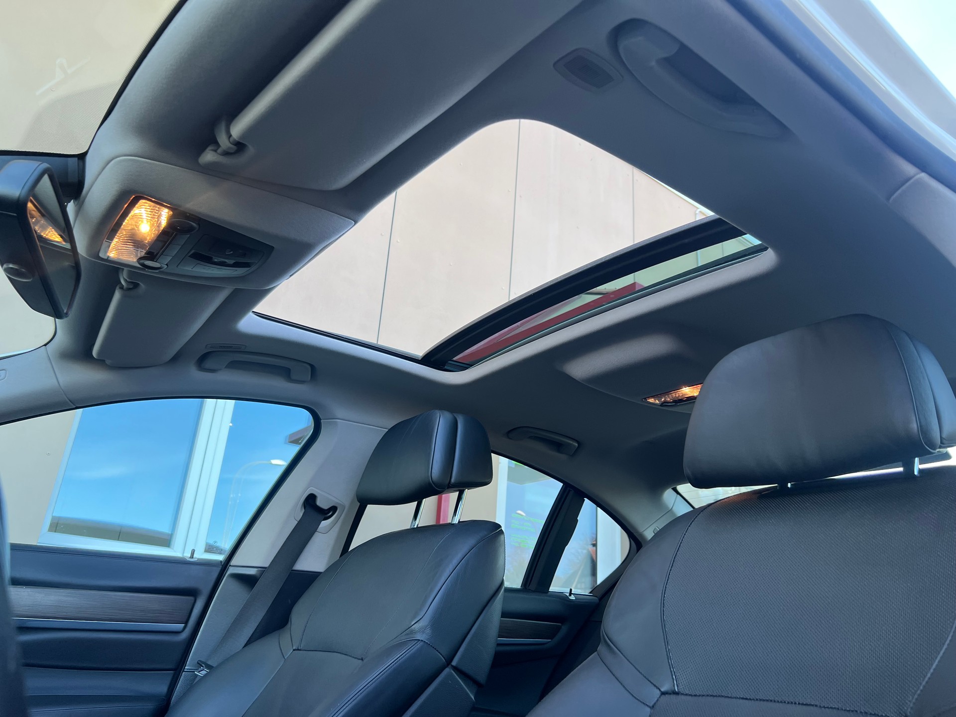 BMW 740d xDrive-image-12