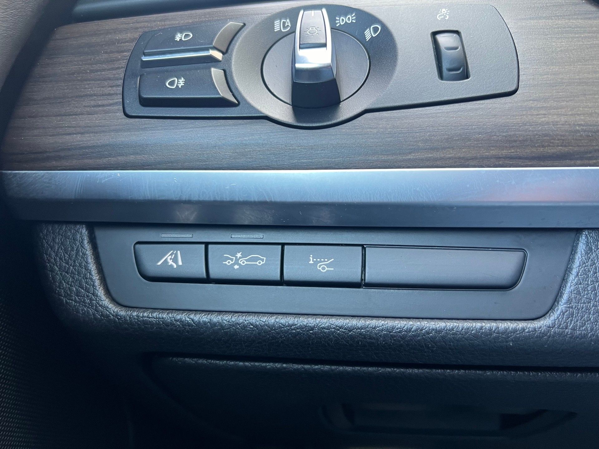 BMW 740d xDrive-image-18