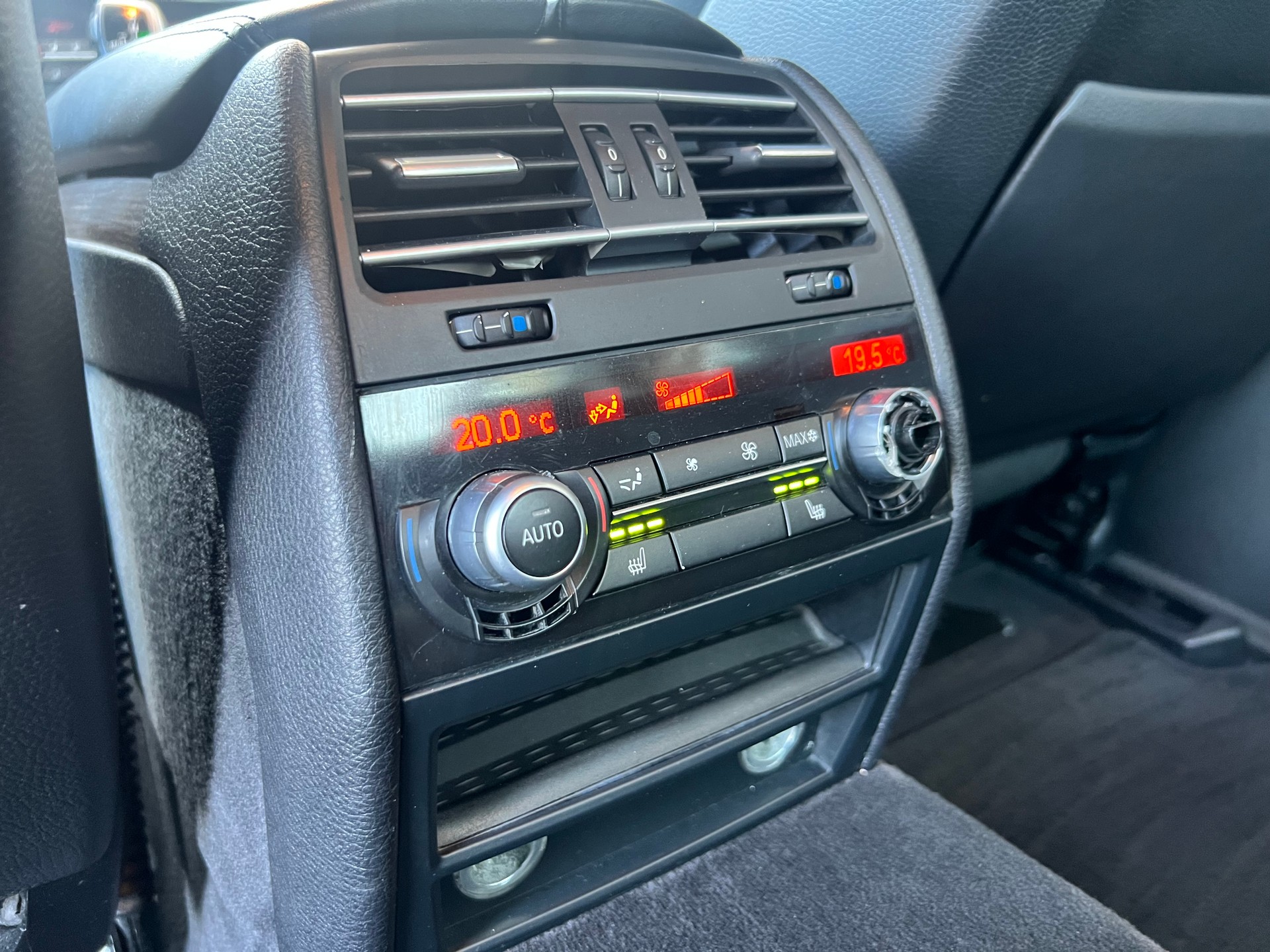 BMW 740d xDrive-image-26
