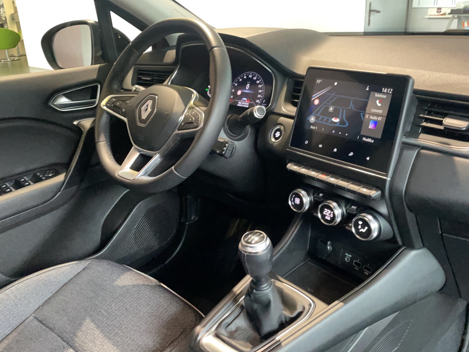 RENAULT Captur 1.0 TCe Intens-image-12