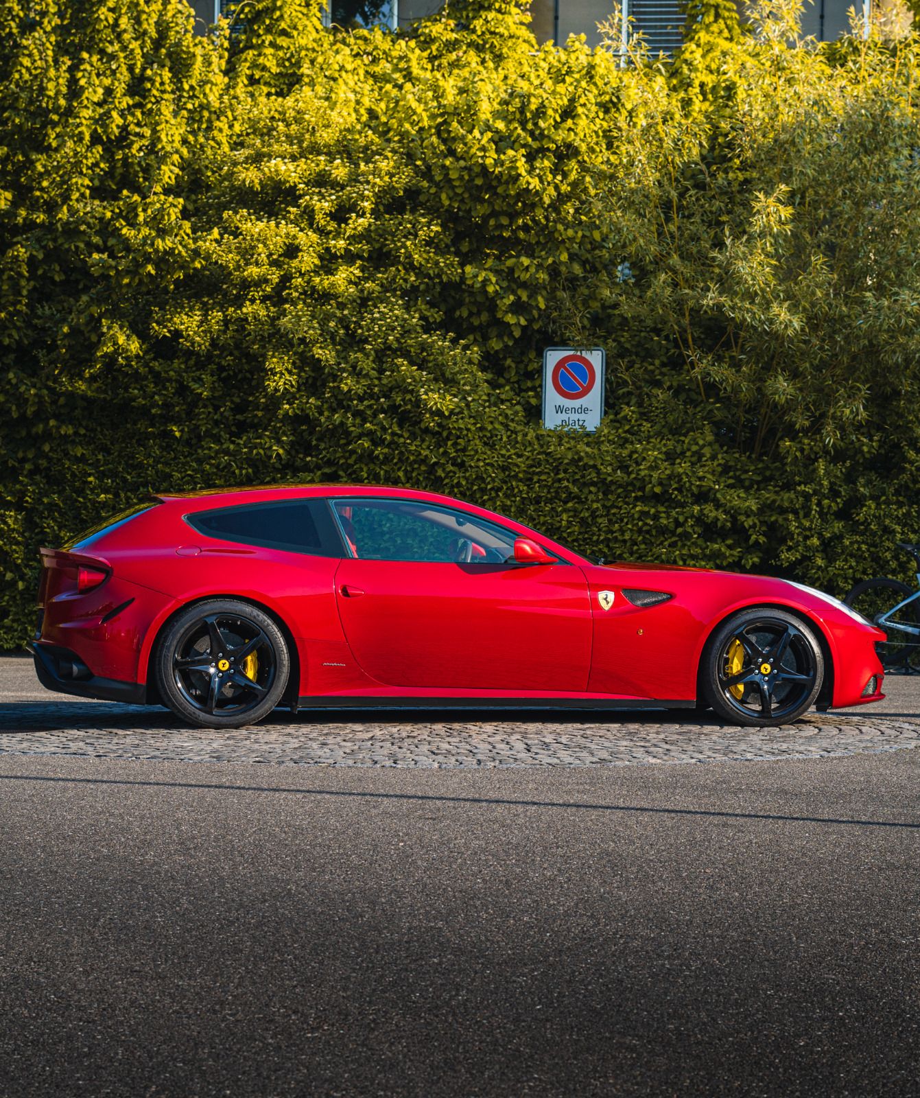 FERRARI FF-image-7