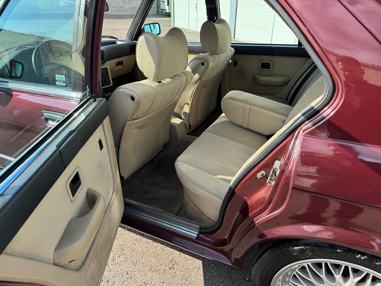 BMW 528i A-image-10