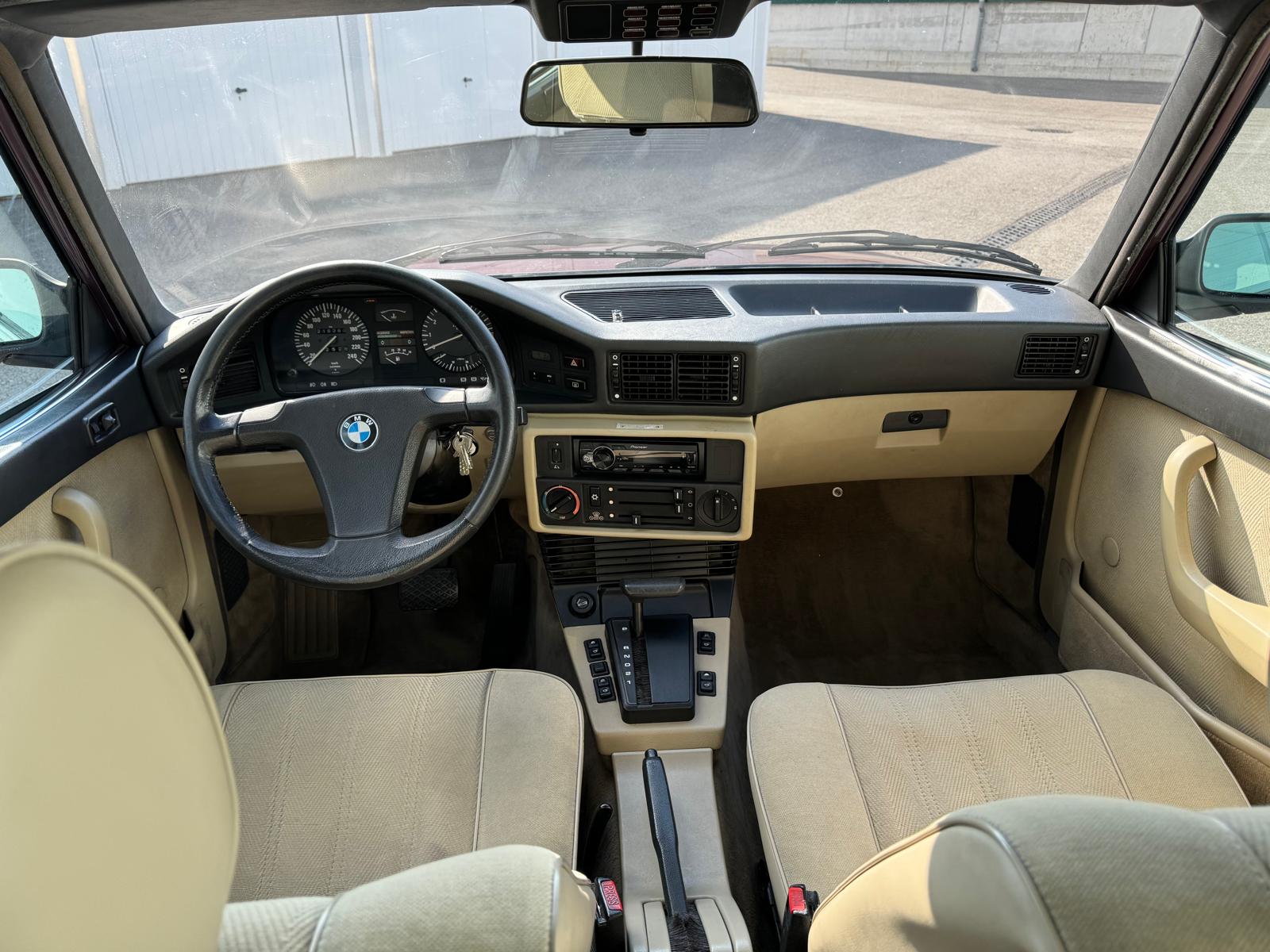 BMW 528i A-image-11