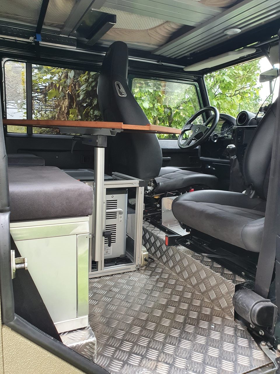 LAND ROVER 130-image-3