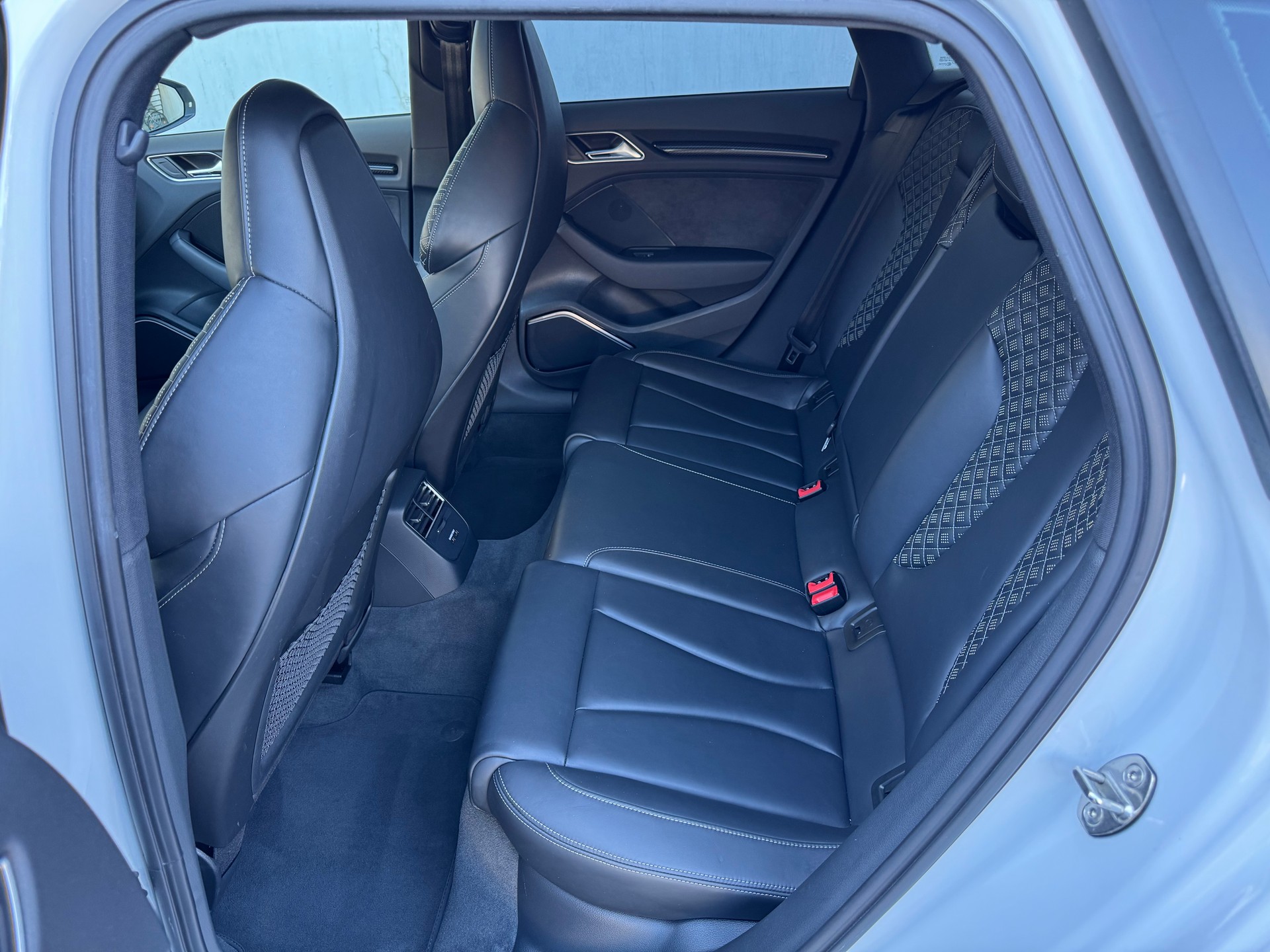 AUDI RS3 Sportback 2.5 TSI quattro S-tronic-image-12