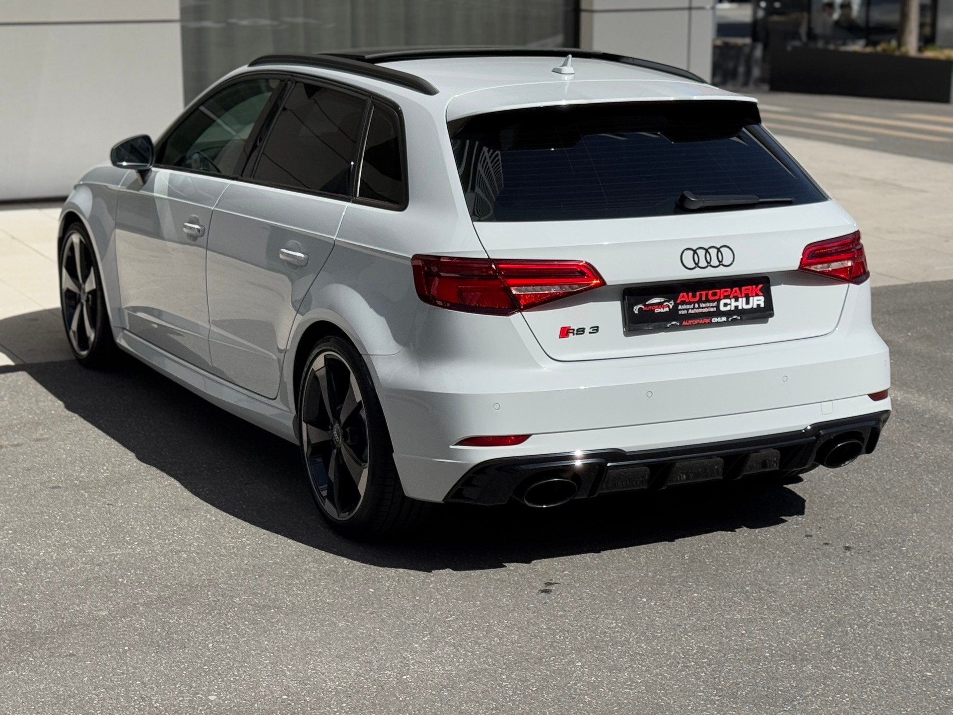 AUDI RS3 Sportback 2.5 TSI quattro S-tronic-image-2