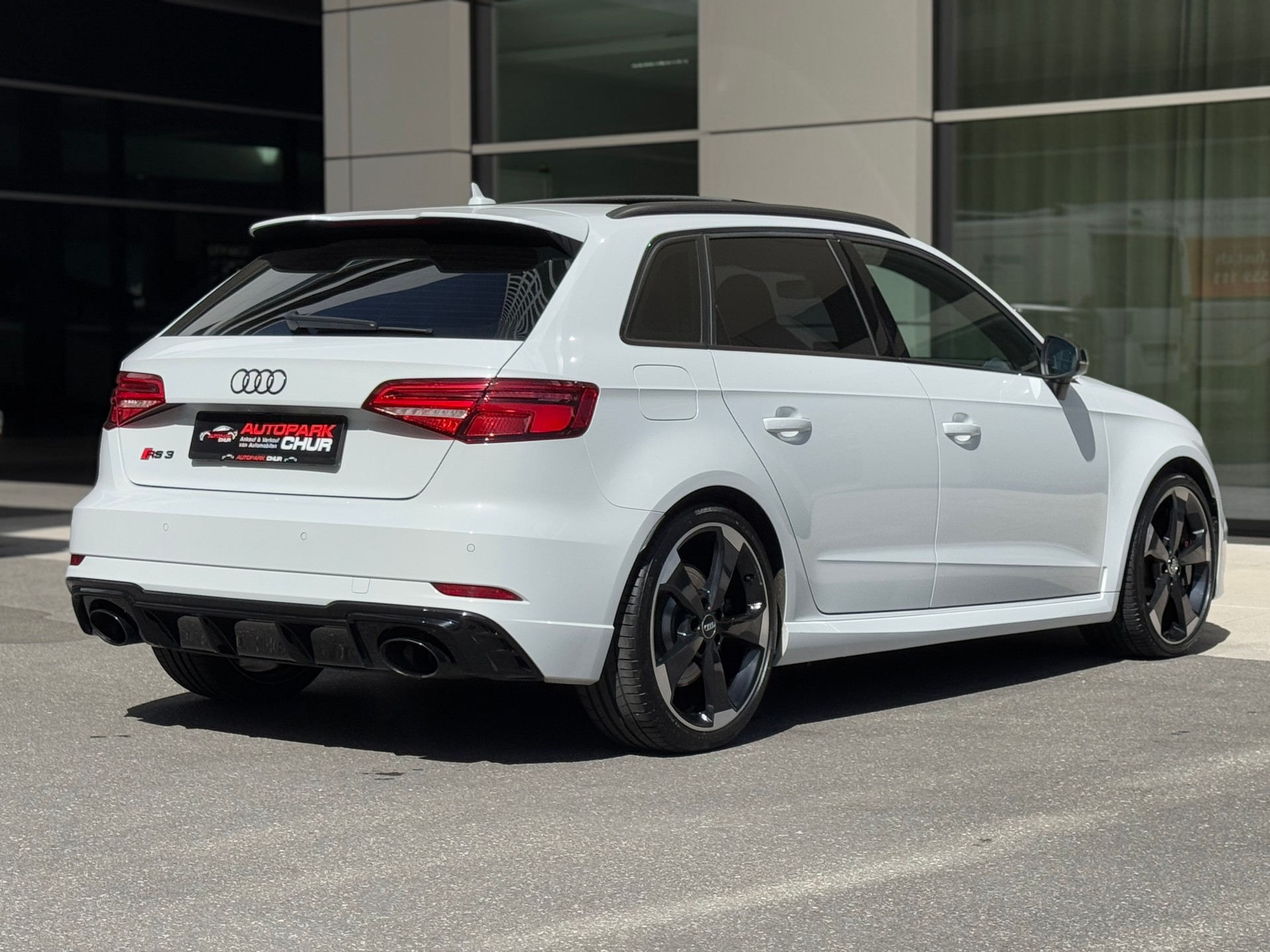 AUDI RS3 Sportback 2.5 TSI quattro S-tronic-image-4