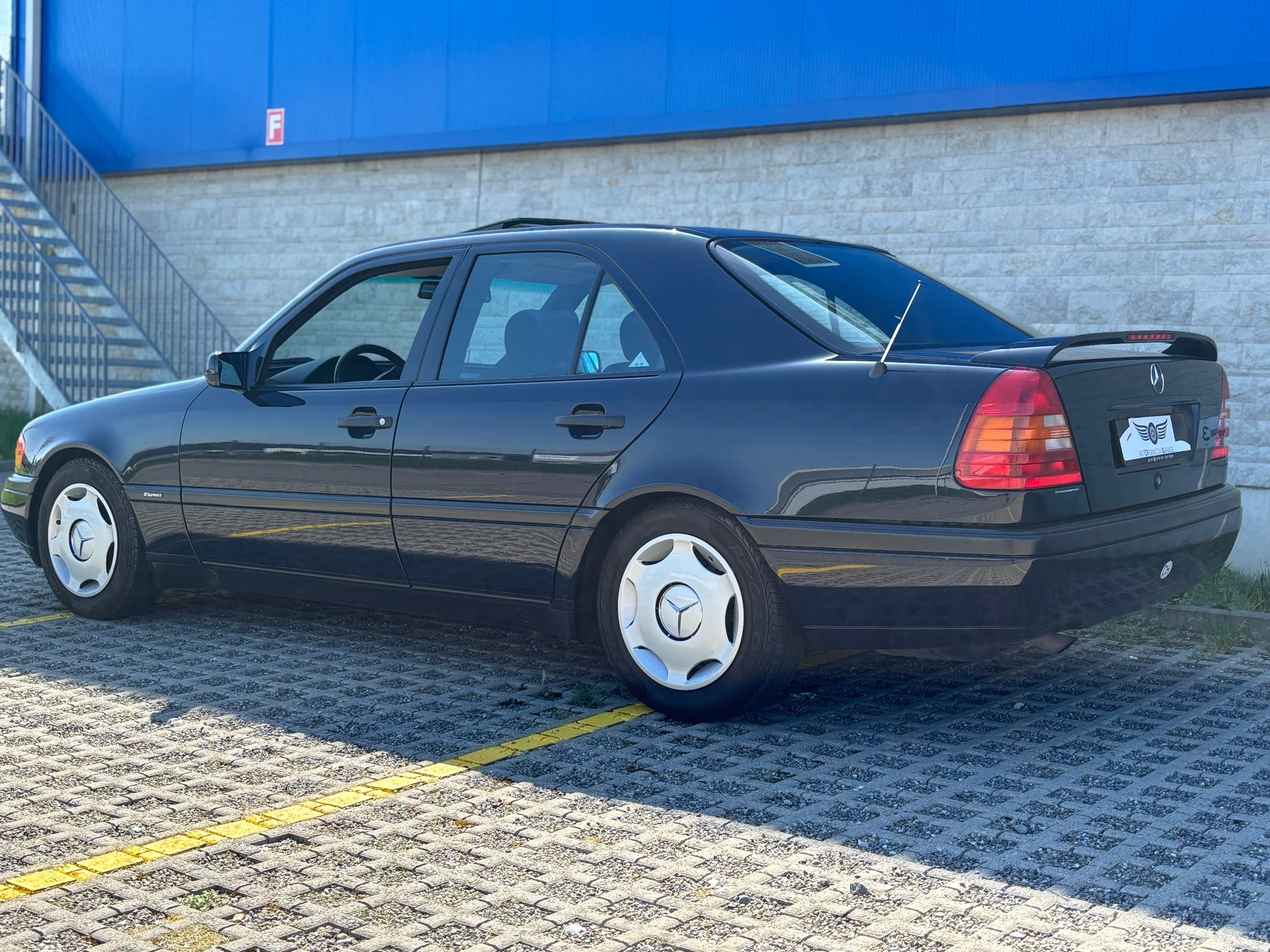 MERCEDES-BENZ C 180 Classic-image-5