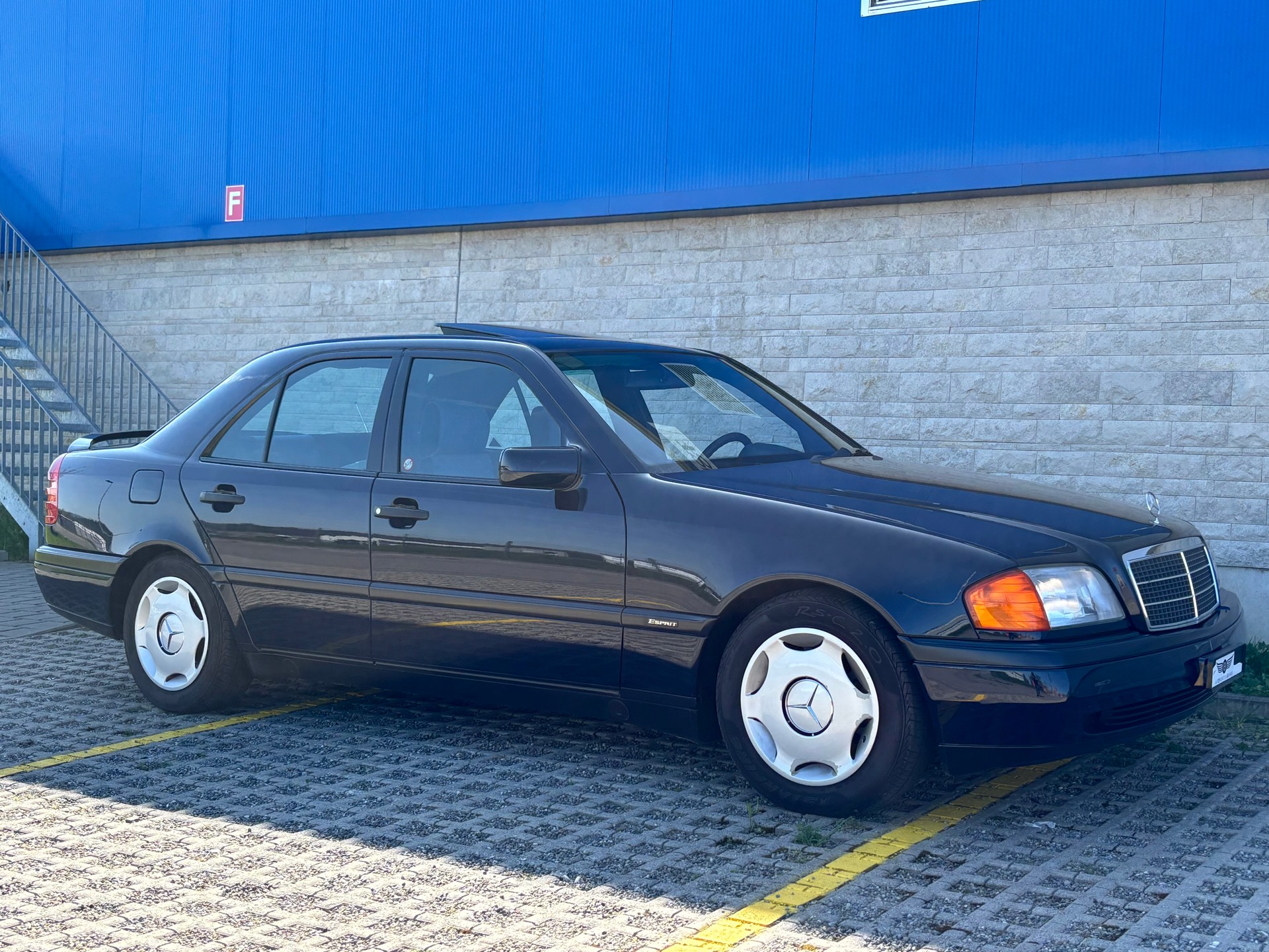 MERCEDES-BENZ C 180 Classic-showroom-element-1