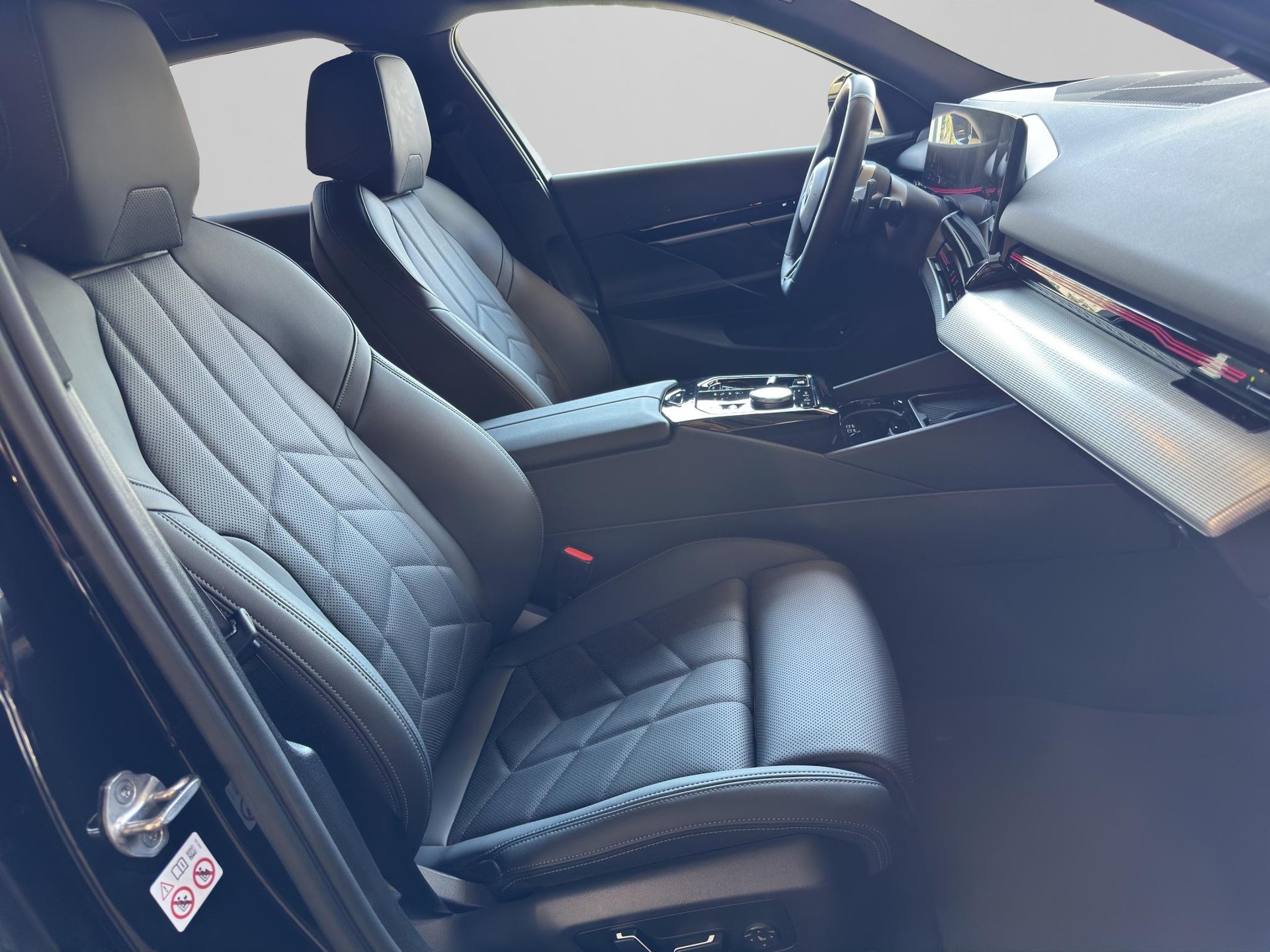 BMW 520d xDrive 48V Touring M Sport Steptronic-image-19