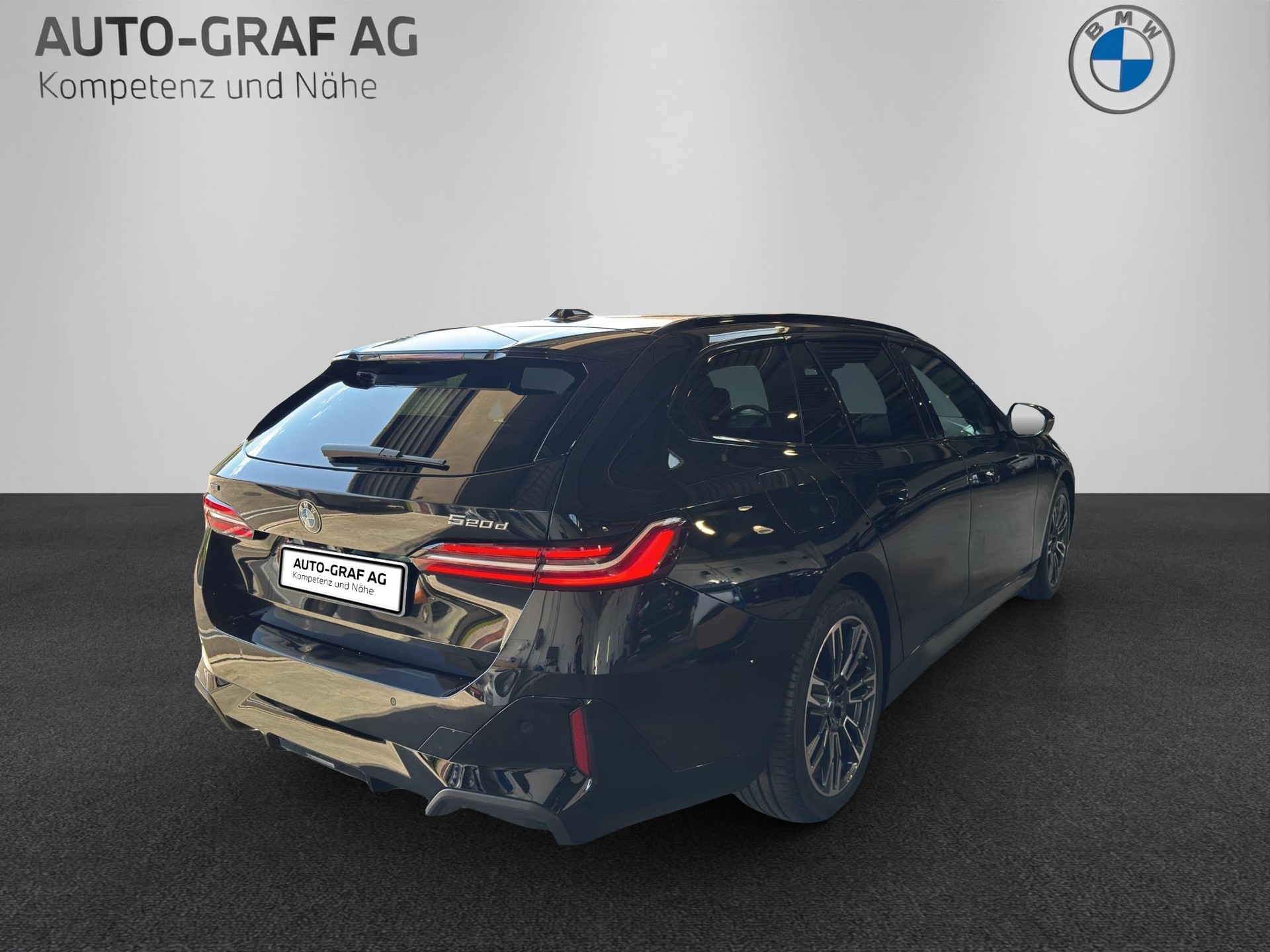 BMW 520d xDrive 48V Touring M Sport Steptronic-image-4