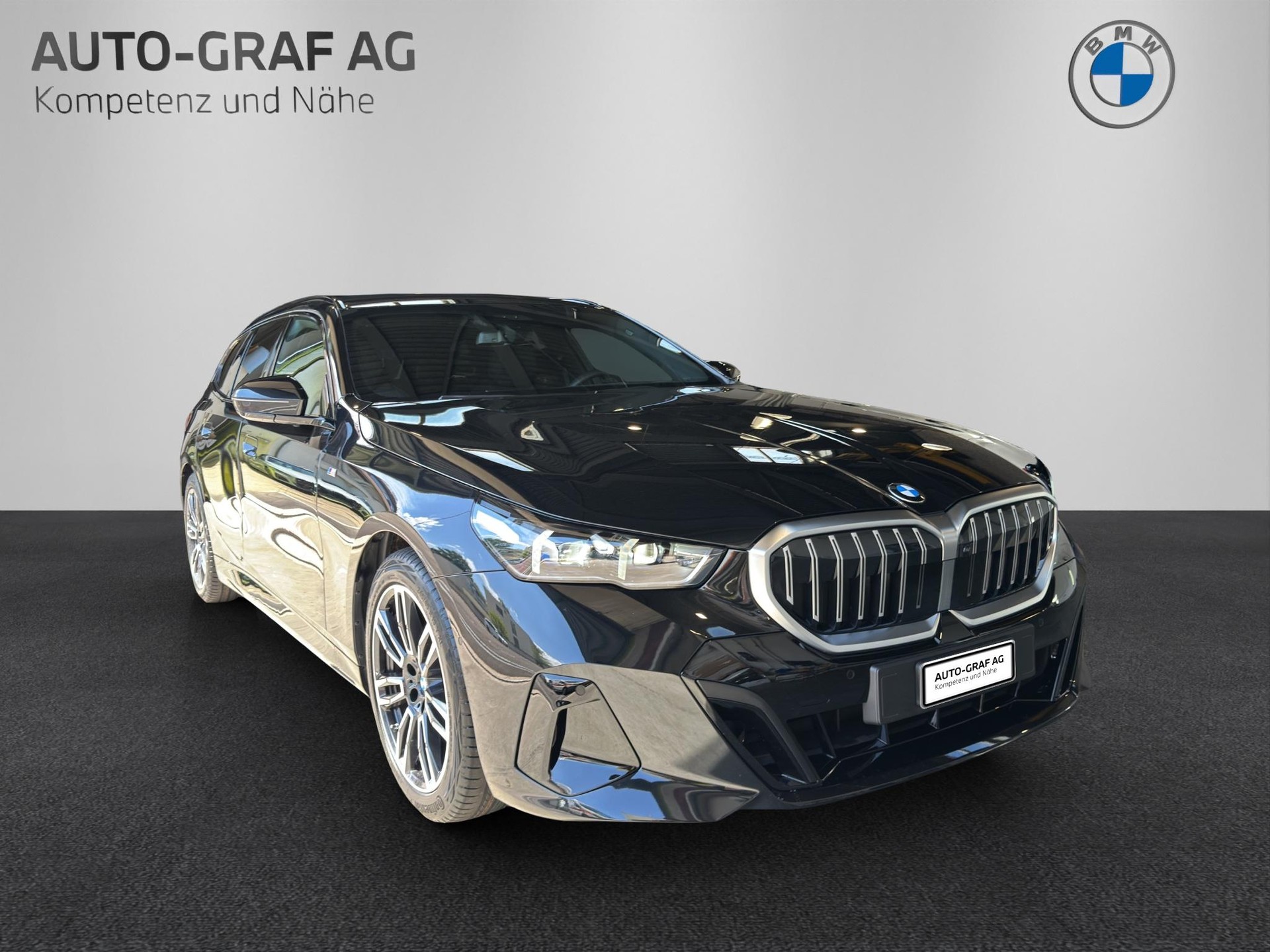 BMW 520d xDrive 48V Touring M Sport Steptronic-image-6