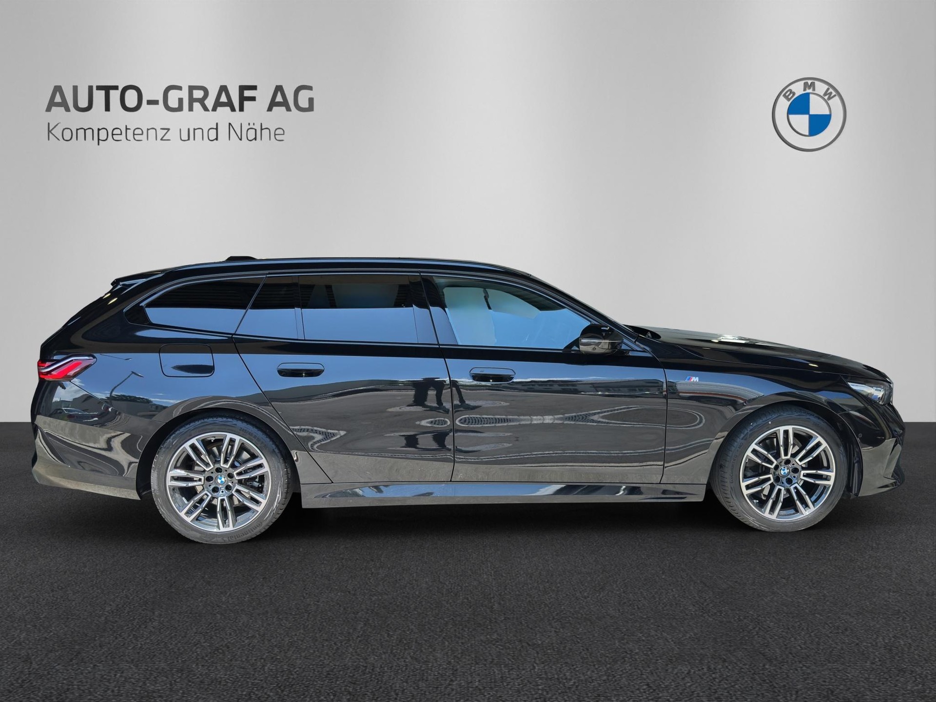 BMW 520d xDrive 48V Touring M Sport Steptronic-image-5