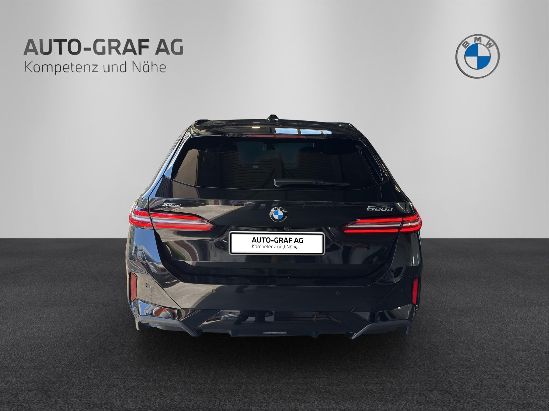 BMW 520d xDrive 48V Touring M Sport Steptronic-image-3