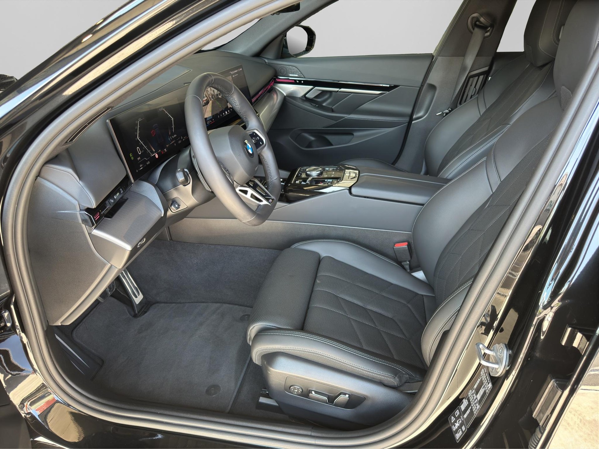 BMW 520d xDrive 48V Touring M Sport Steptronic-image-11