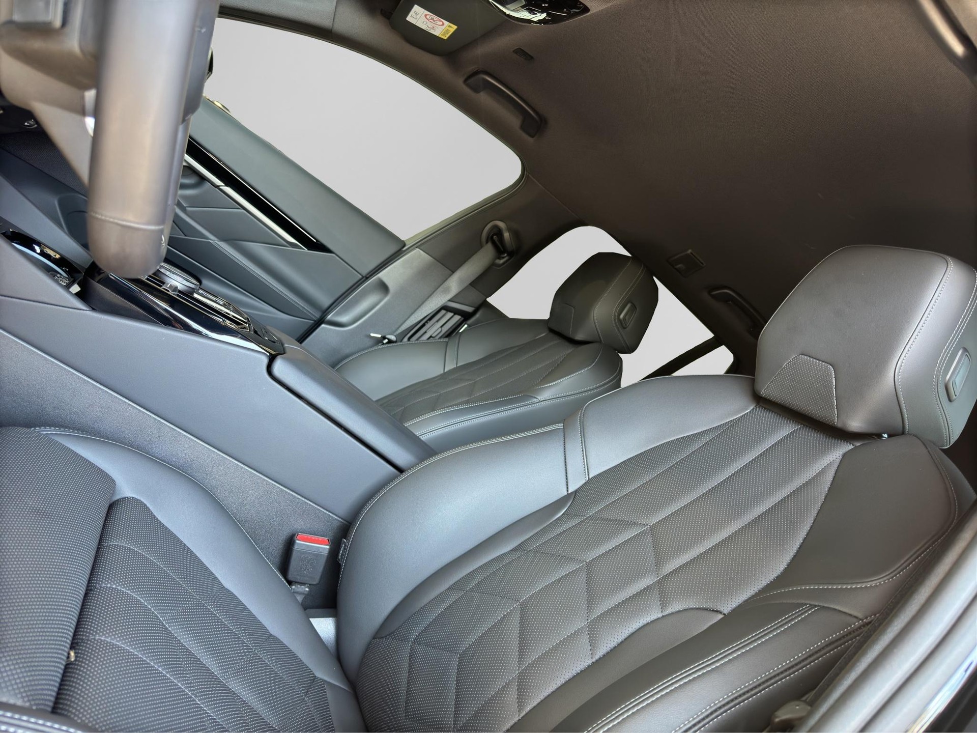 BMW 520d xDrive 48V Touring M Sport Steptronic-image-12