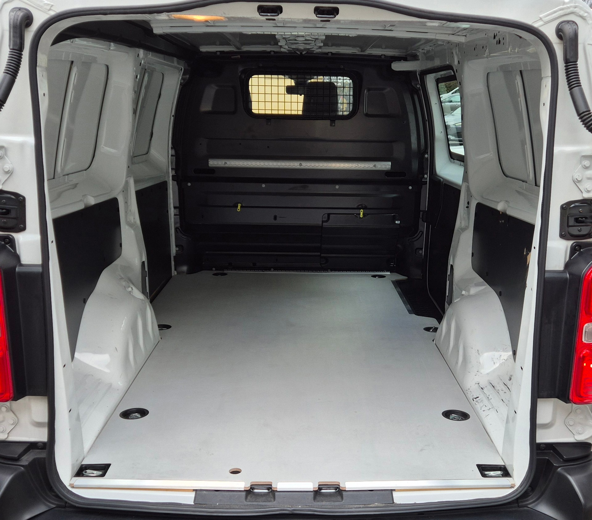 PEUGEOT Expert 2.0 SwissCamion+ Long-image-9