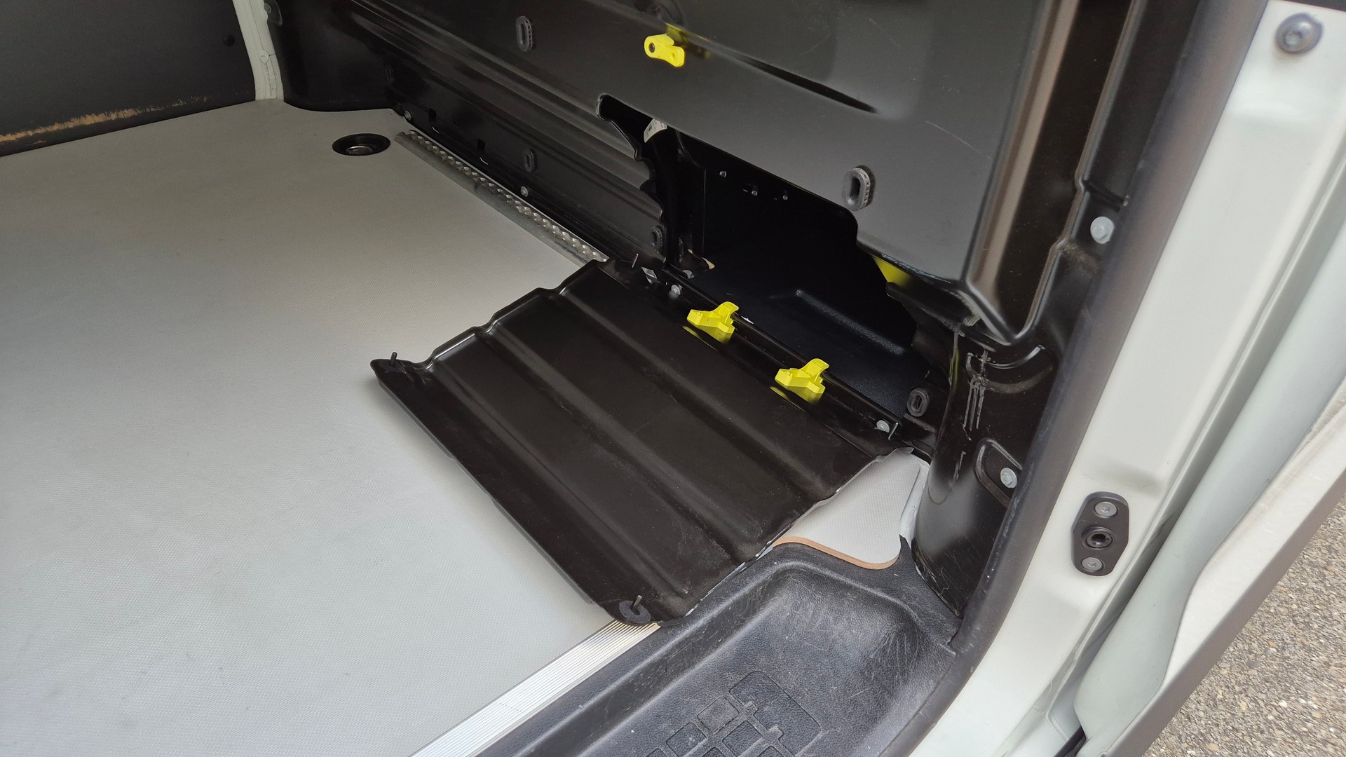 PEUGEOT Expert 2.0 SwissCamion+ Long-image-7