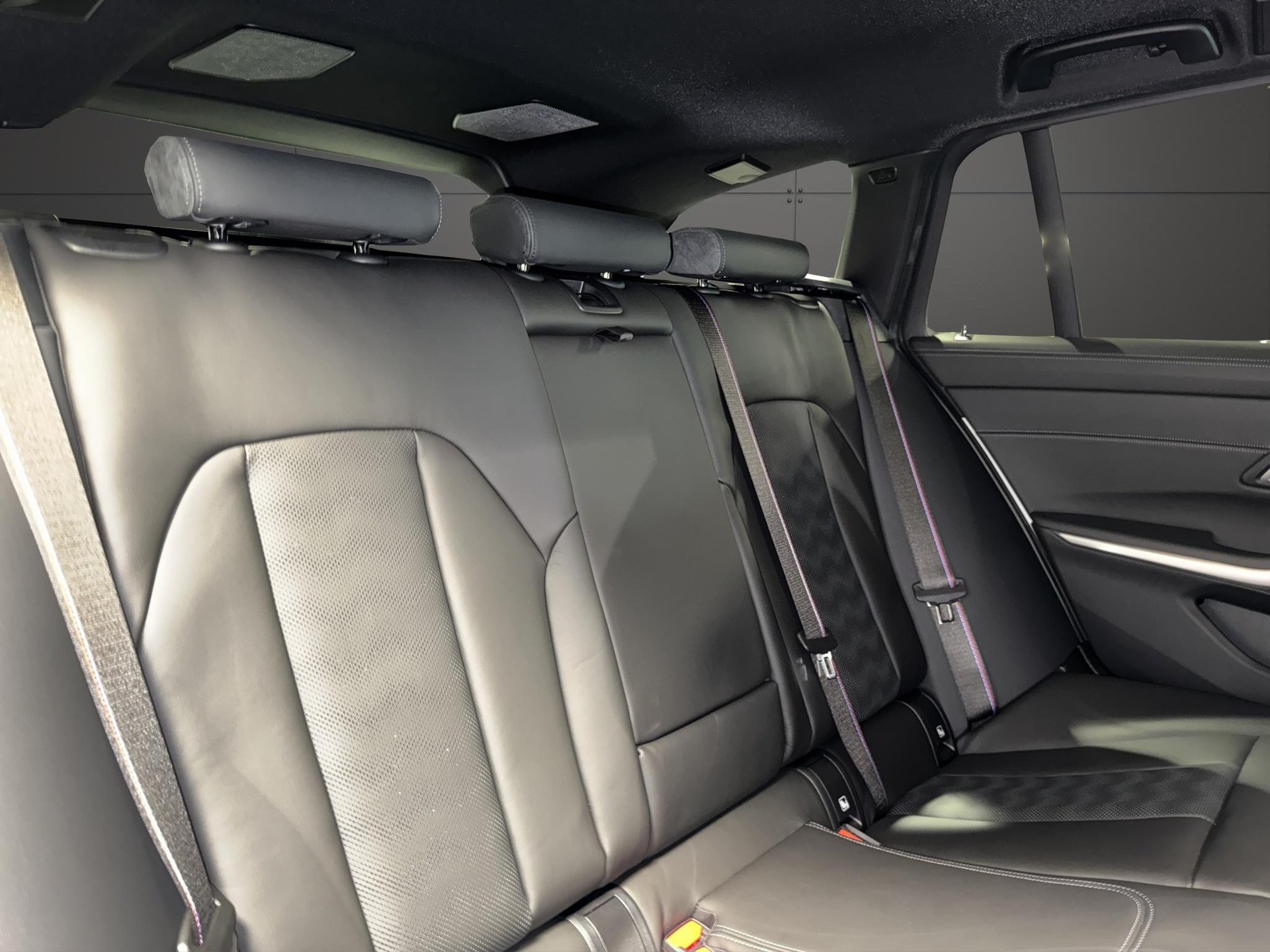 BMW M3 Competition xDrive Touring-image-16