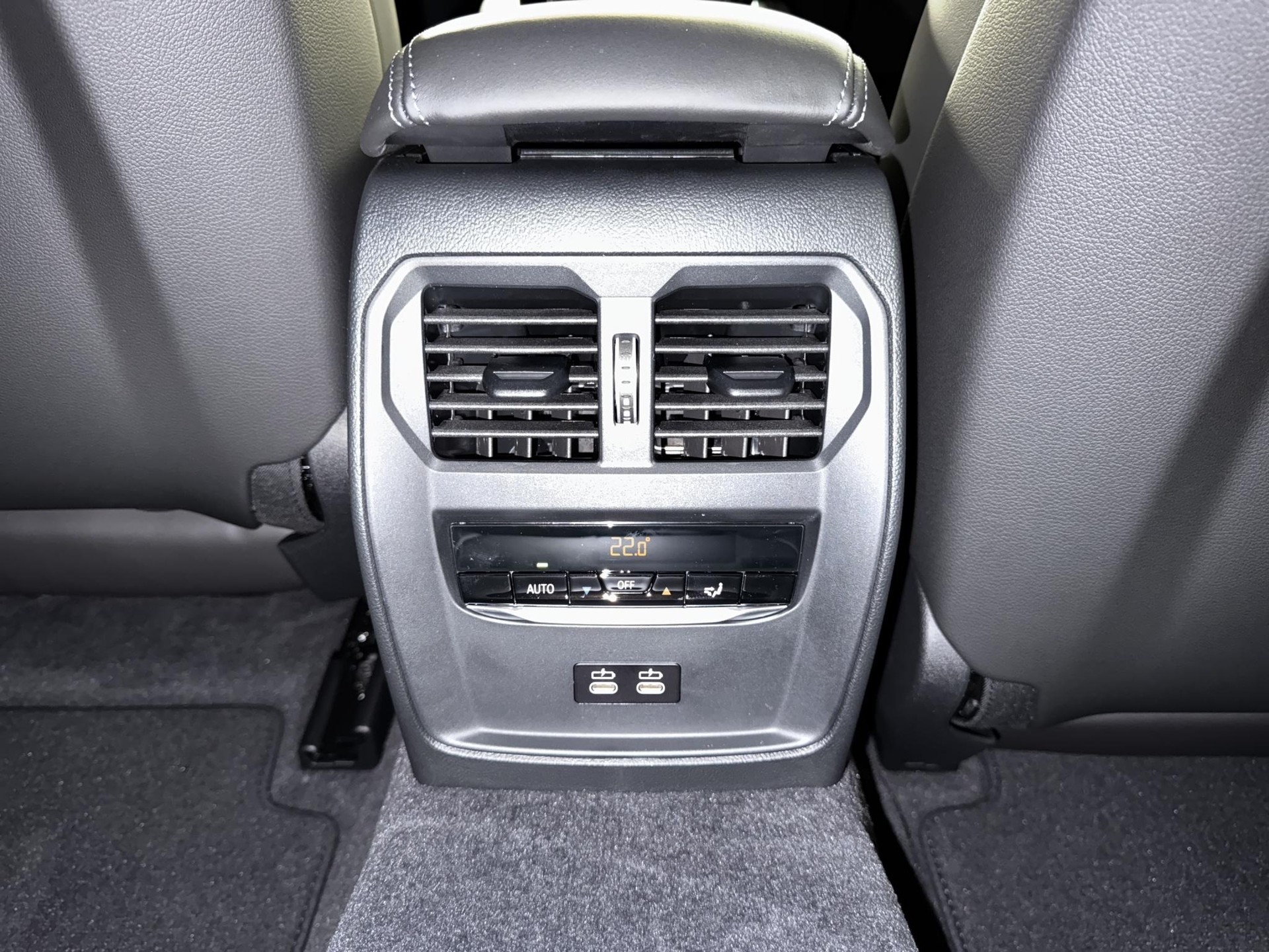 BMW M3 Competition xDrive Touring-image-9