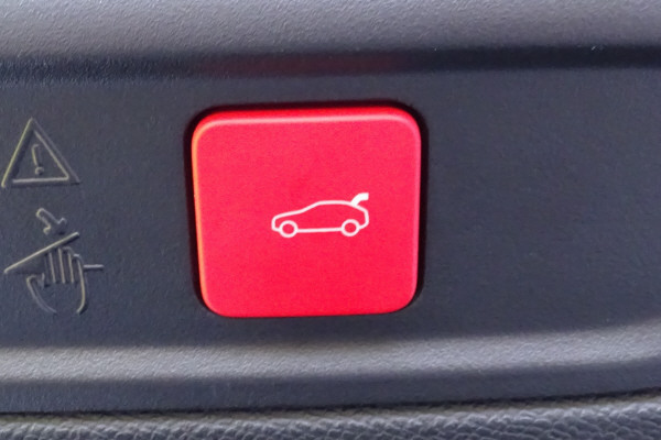 PEUGEOT 408 1.6 PHEV 180 GT-image-9