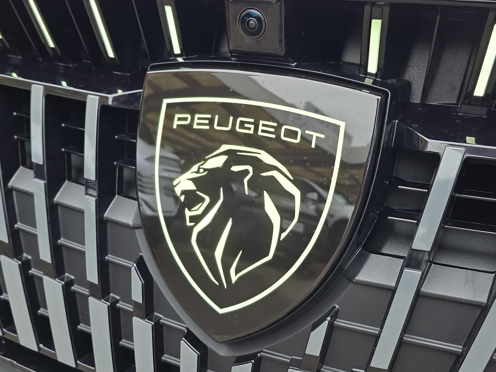PEUGEOT 308 NEW SW 1.2 HEV 145 GT-image-11