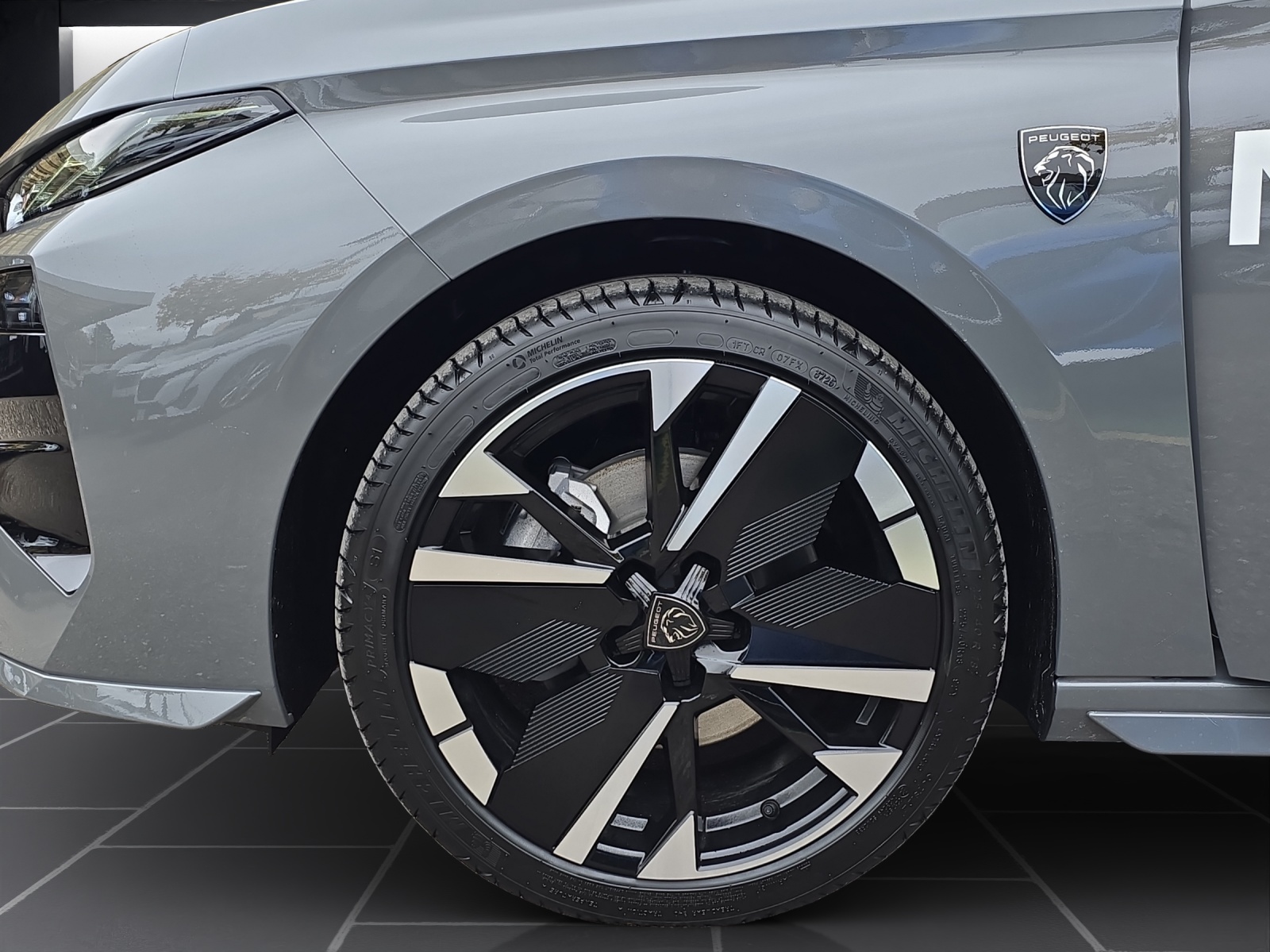 PEUGEOT 308 NEW SW 1.2 HEV 145 GT-image-10
