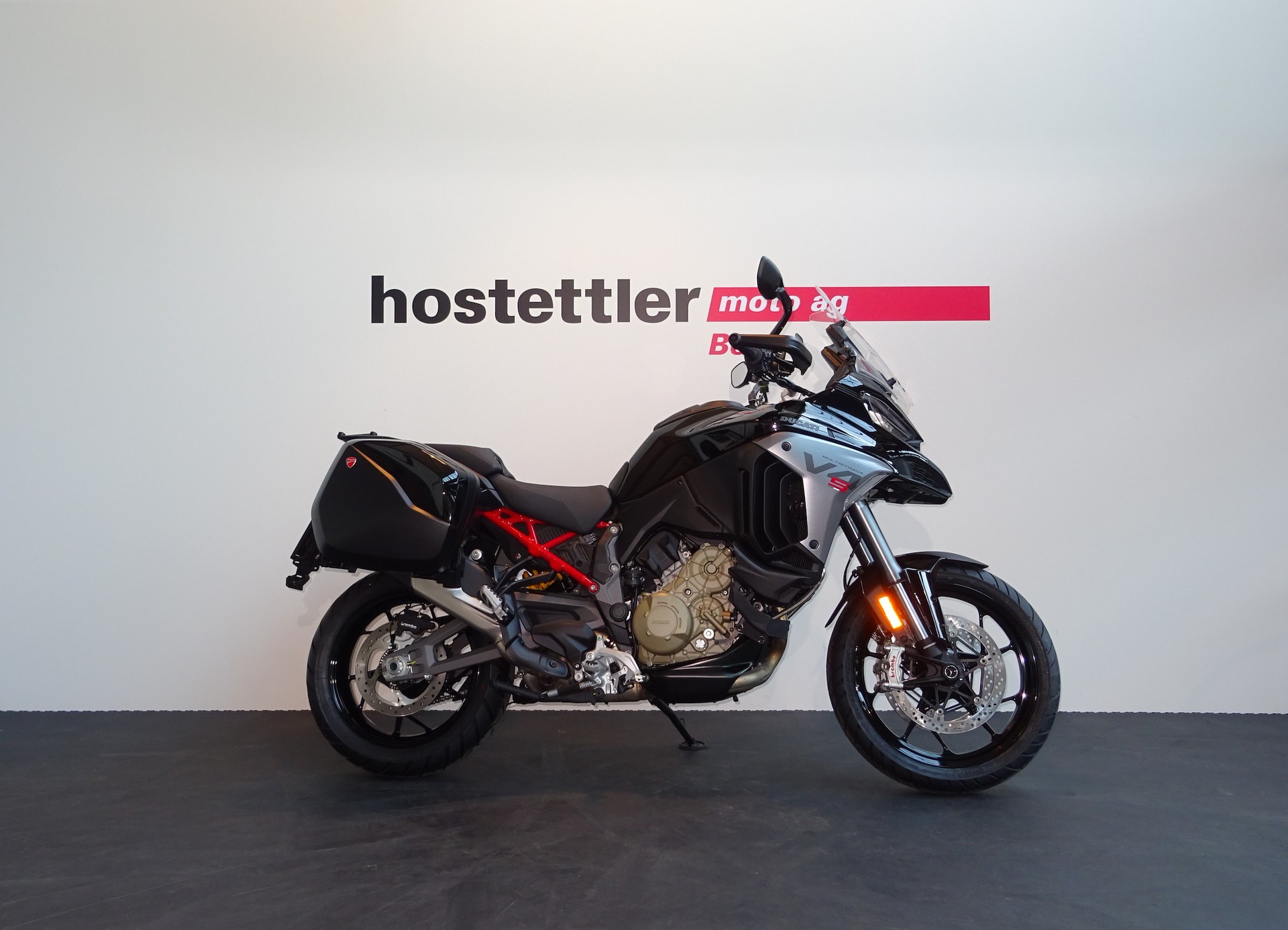 DUCATI Multistrada V4 S Travel & Radar-showroom-element-1