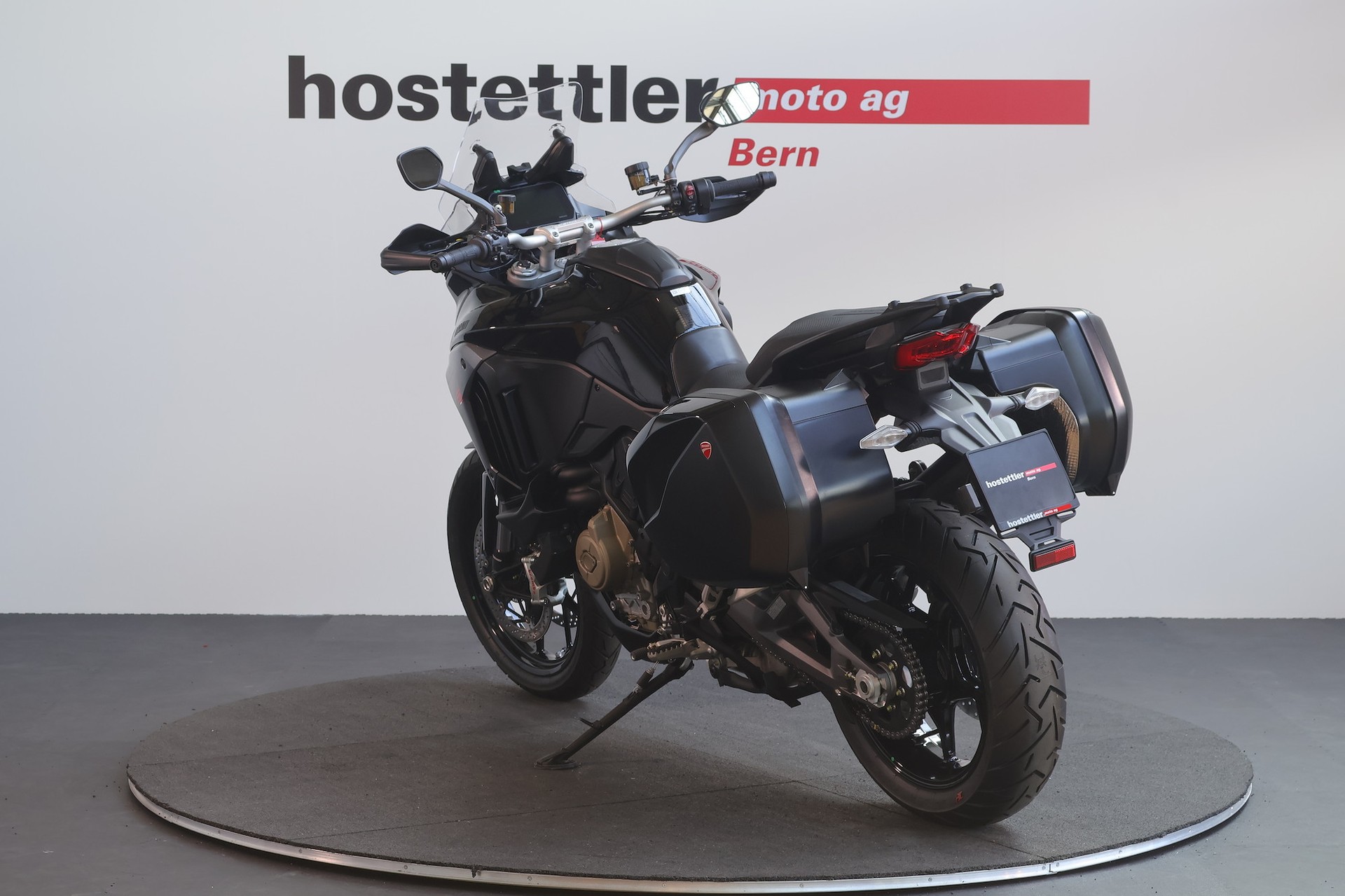 DUCATI Multistrada V4 S Travel & Radar-showroom-element-3
