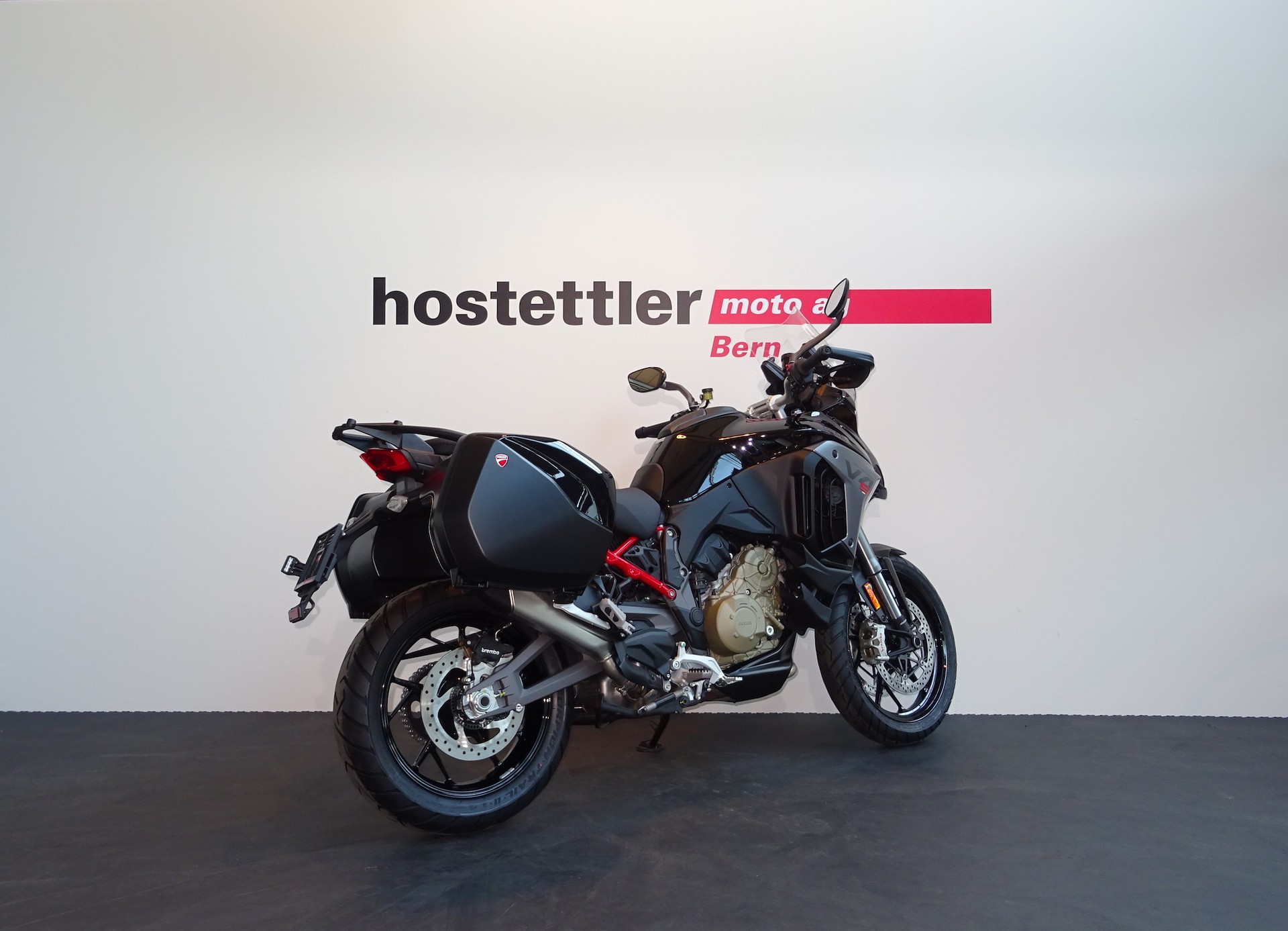 DUCATI Multistrada V4 S Travel & Radar-showroom-element-3