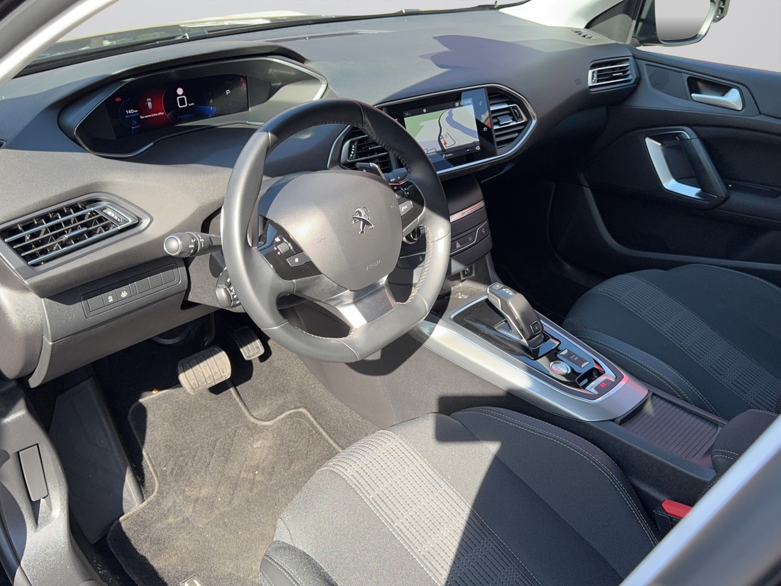 PEUGEOT 308 SW 1.2 PT All.P. EAT8-image-4
