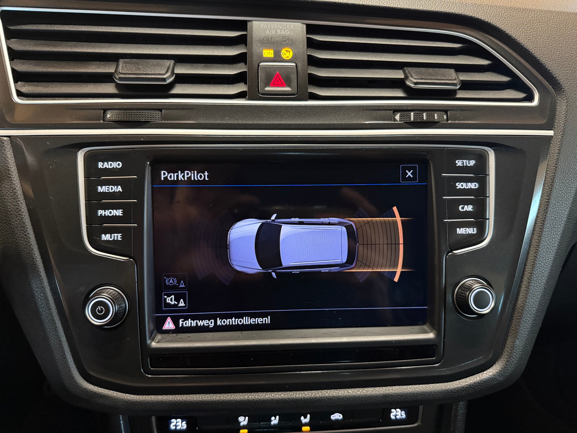 VW Tiguan 2.0 TDI SCR Comfortline 4Motion DSG-image-11