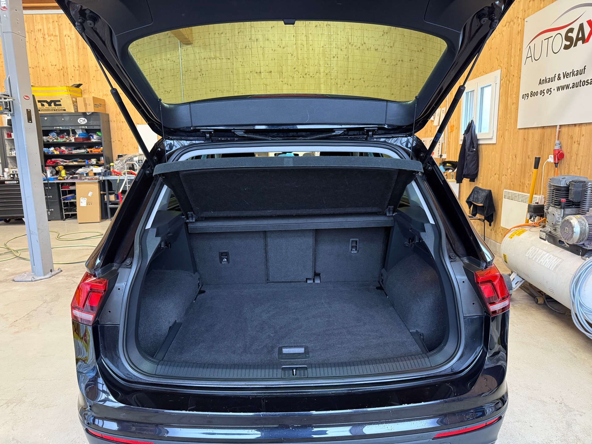 VW Tiguan 2.0 TDI SCR Comfortline 4Motion DSG-image-12