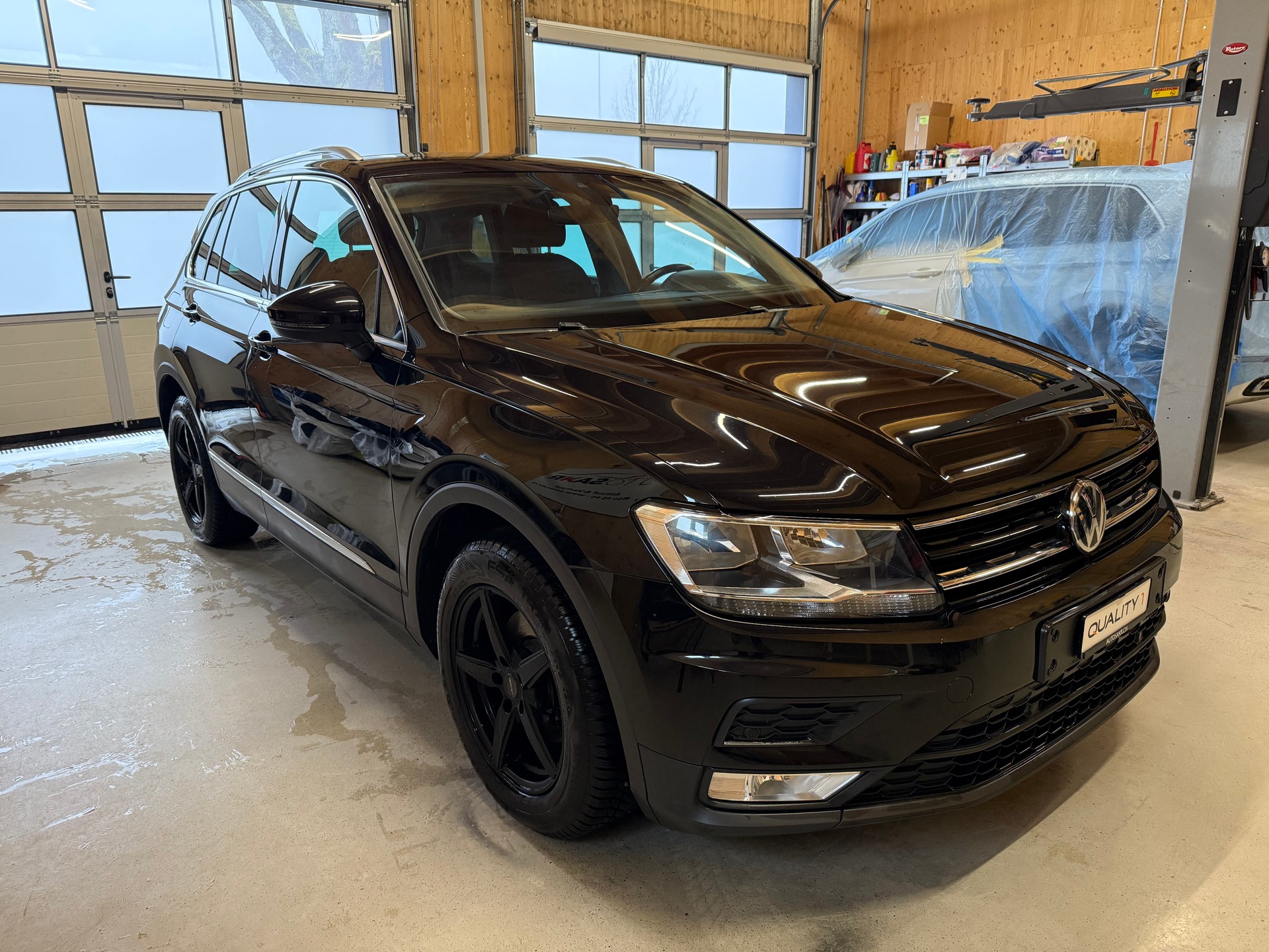 VW Tiguan 2.0 TDI SCR Comfortline 4Motion DSG-image-2