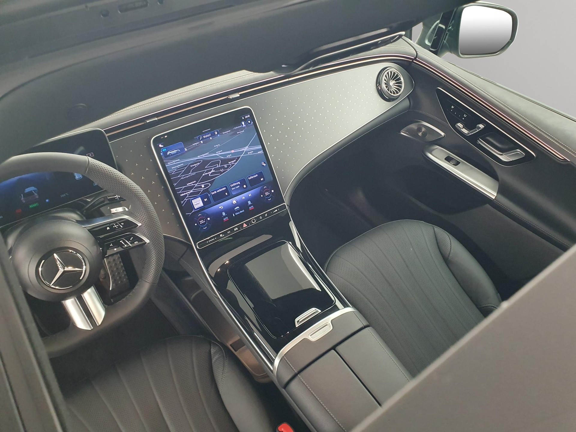 MERCEDES-BENZ EQE 350 AMG Line 4Matic Executive Edition-image-9