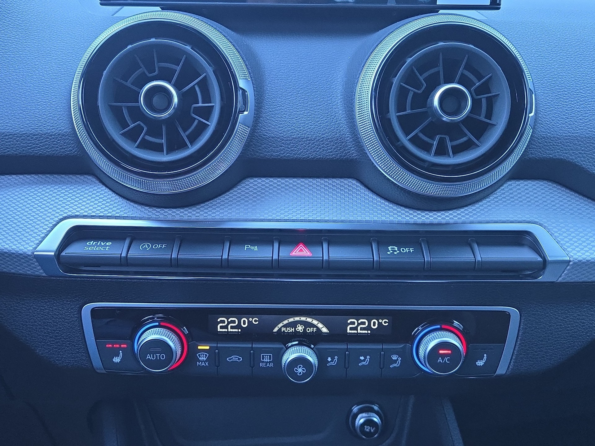 AUDI Q2 35 TFSI S line S-tronic-image-15