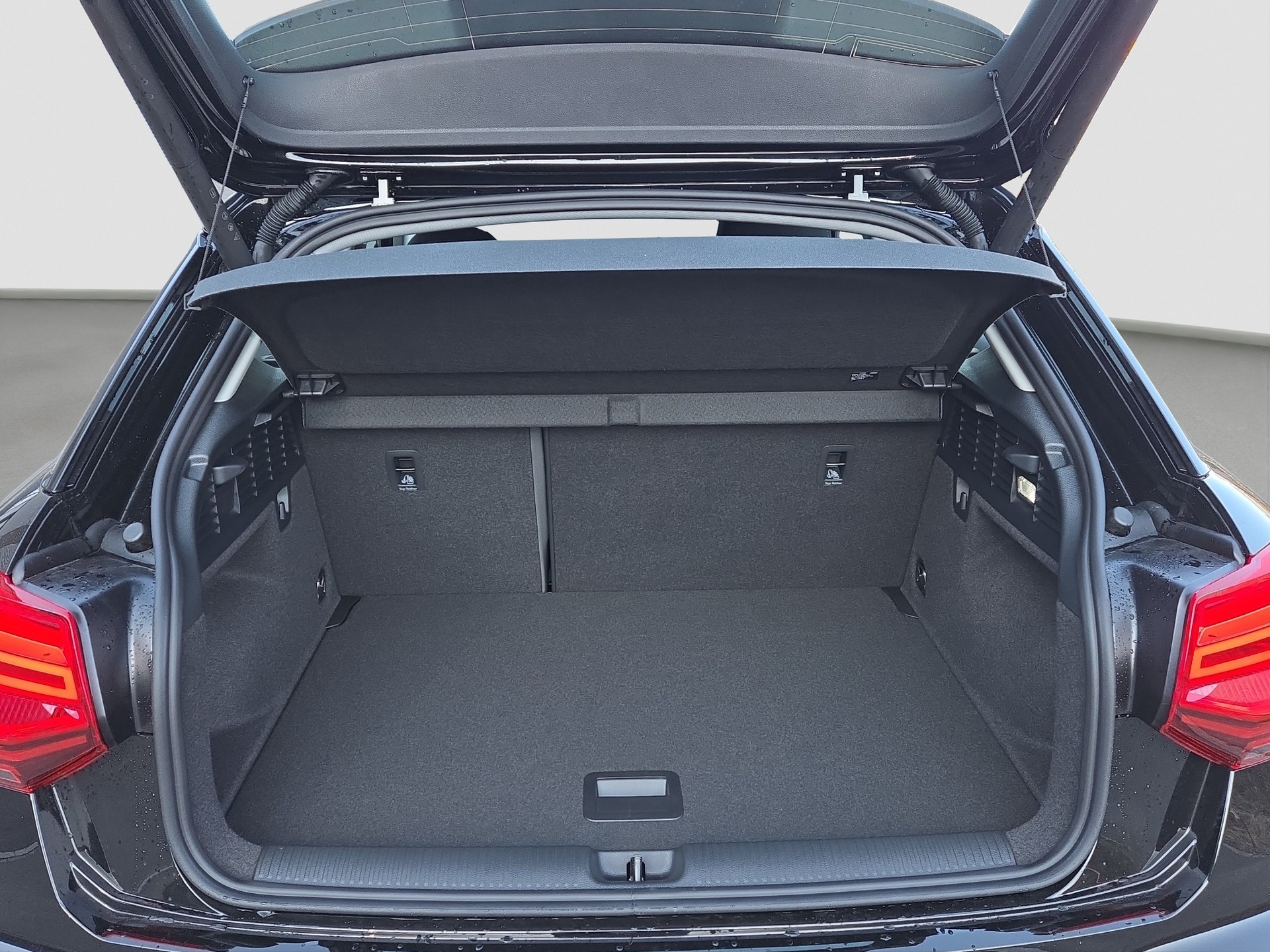 AUDI Q2 35 TFSI S line S-tronic-image-9
