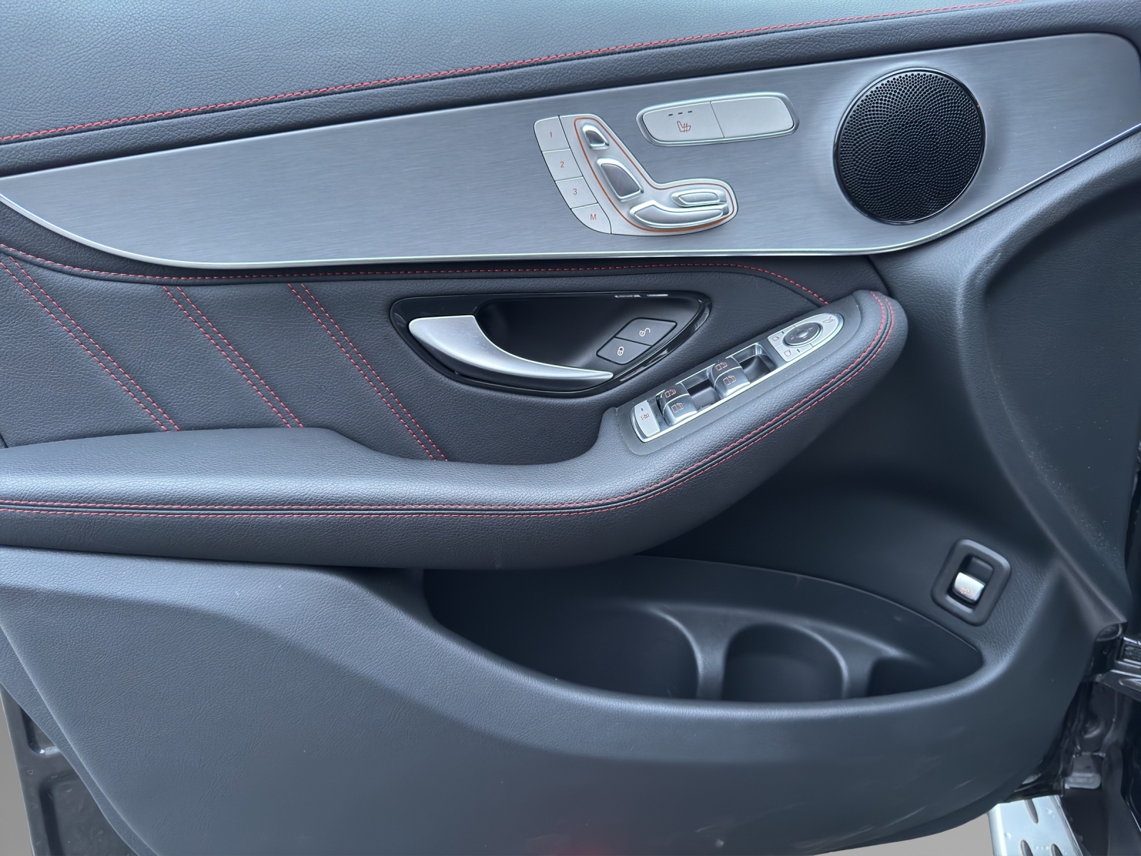 MERCEDES-BENZ GLC 200 AMG Line Plus 4M-image-12