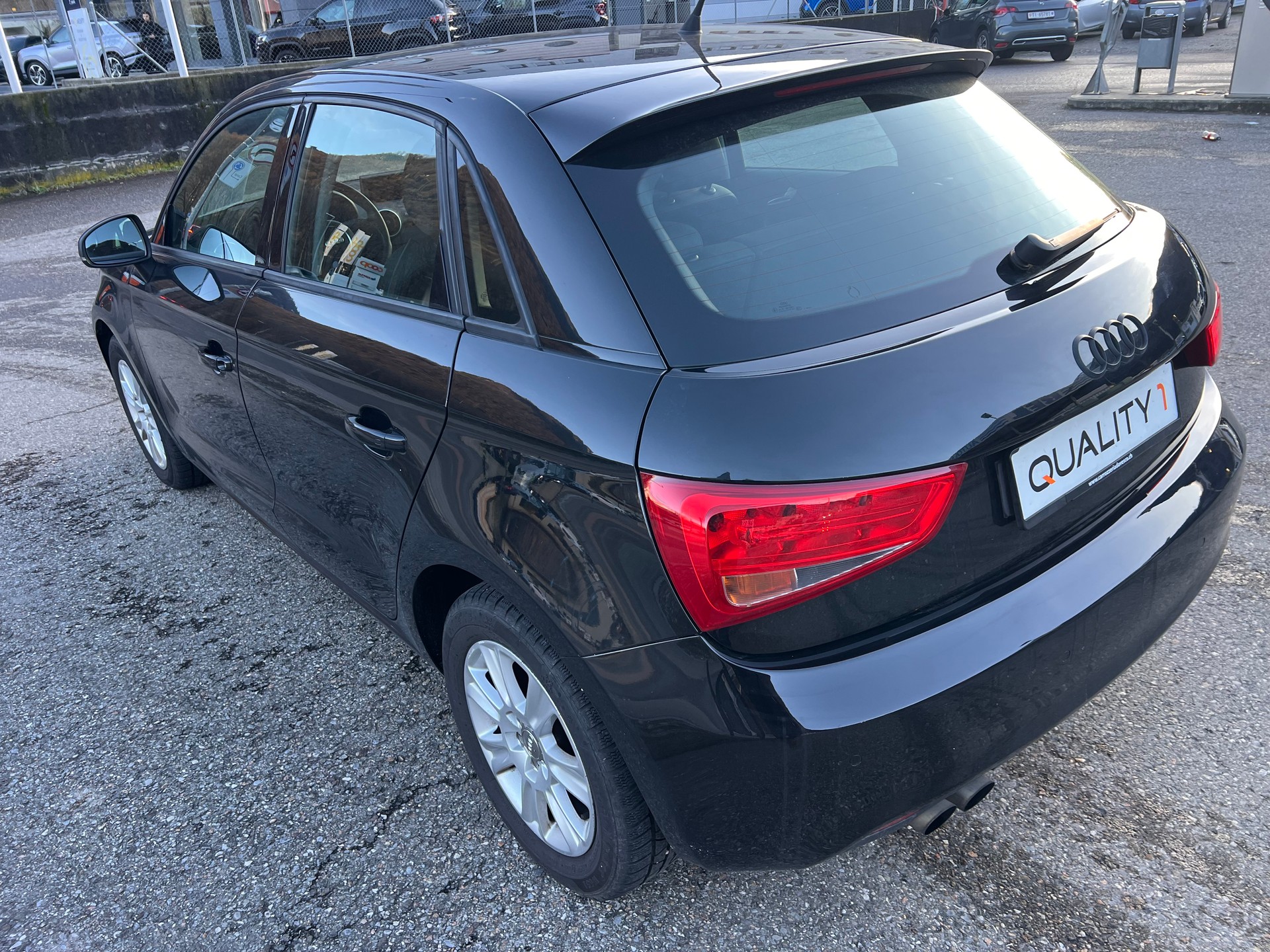AUDI A1 Sportback 1.4 TFSI Ambition S-tronic-image-4
