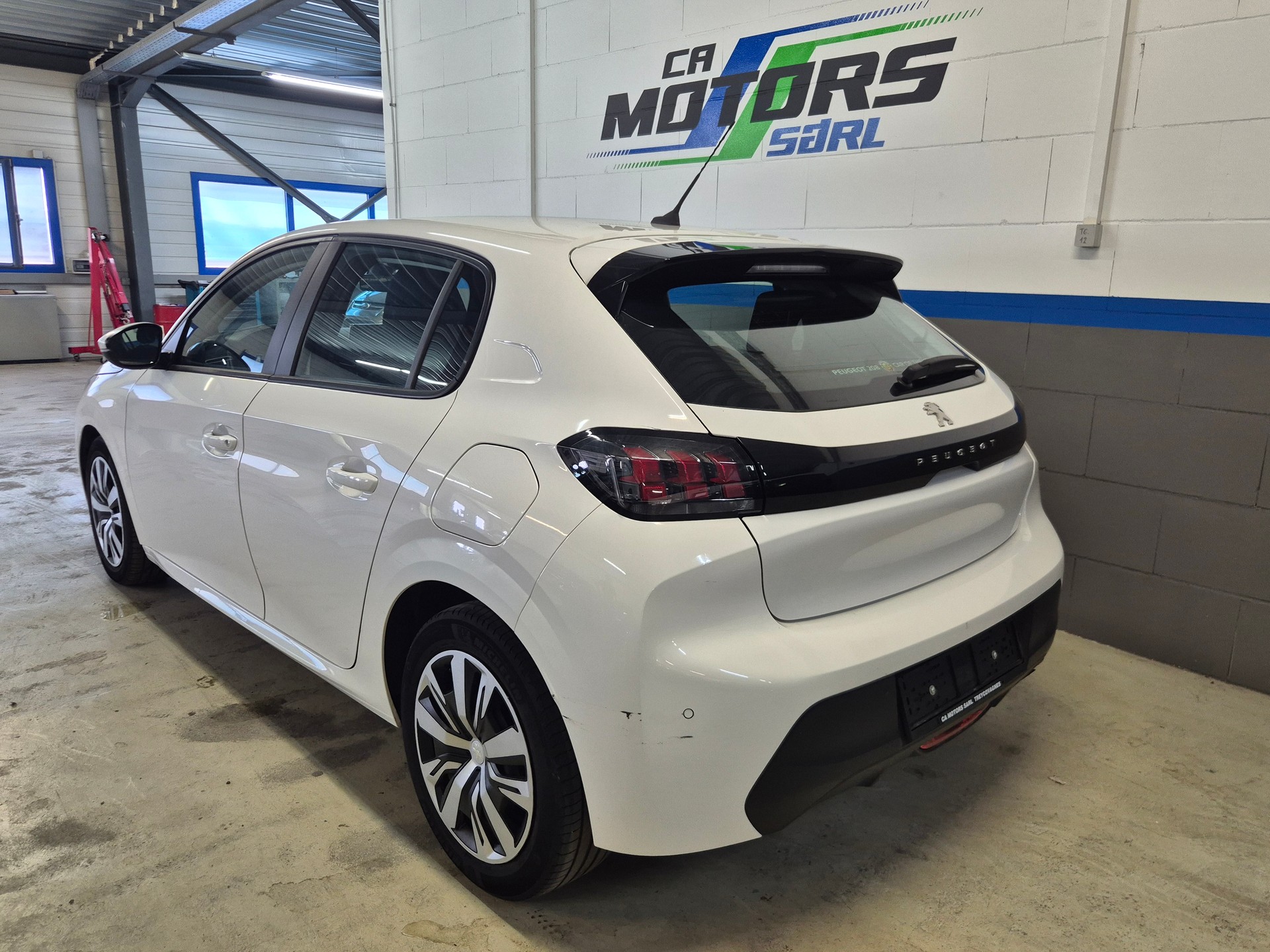 PEUGEOT 208 1.2 PureTech Active-image-4