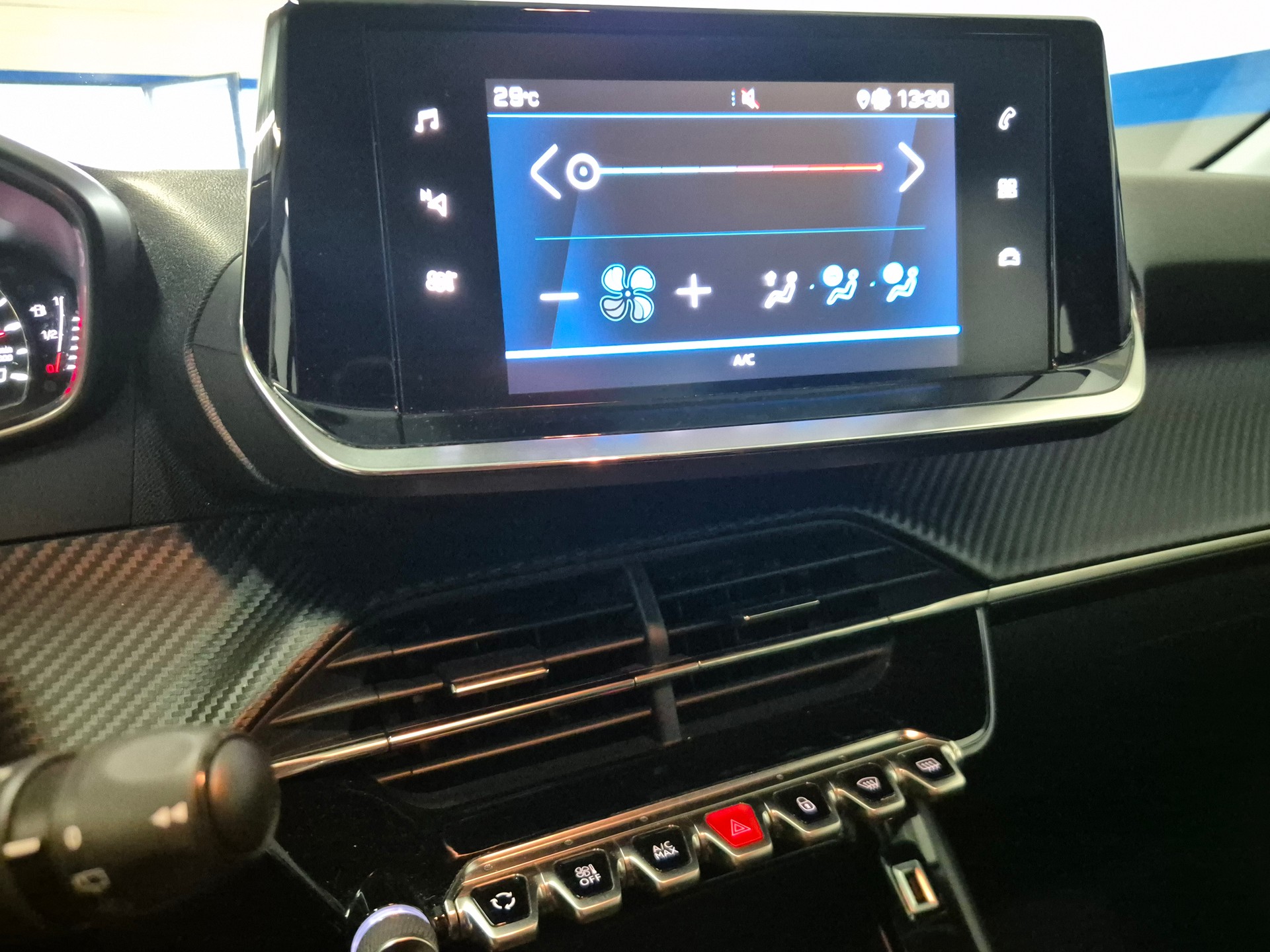 PEUGEOT 208 1.2 PureTech Active-image-9